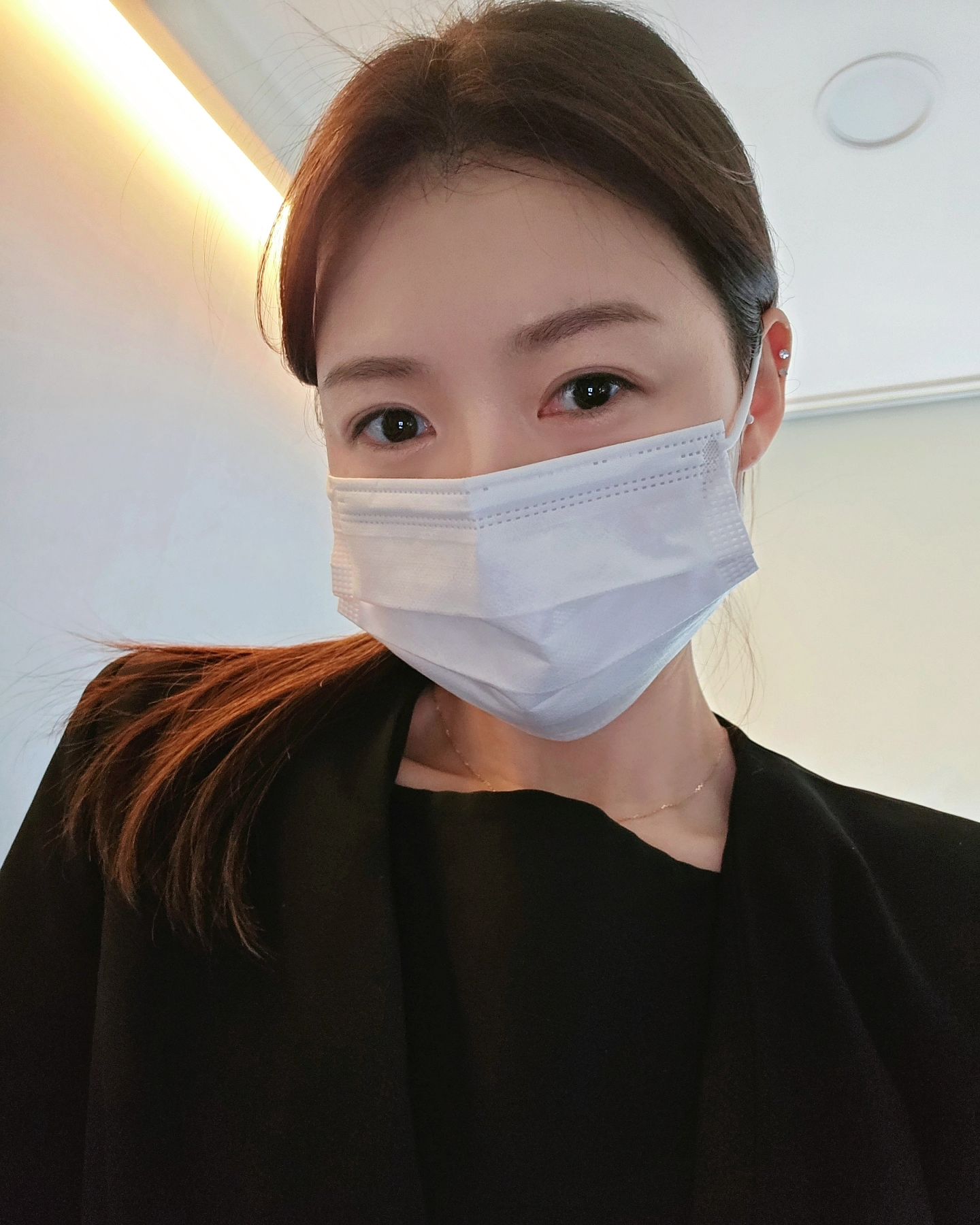여더부운~~ 잘지내셔쬬?!🖤
저는 최근에 직장 옮겨서 새직장에 적응하기 바쁘구요?!
출퇴근 시간이 2배가 되어서 운동할 시간도 없꾸
지친 하루하루를 보내고 있숨돠🥲
얼른 안정화가 되어서 새 루틴이 적응되길..

근데 정말 운동할 시간이 없어진게 고민
인스타 소통 자주 못하는것도 고민이고..
오똑하지🤔?
헬스장 양도하고 홈트해야할까봐요ㅋㅋ

쨋든 주말이 되어서야 공유해보는 근황🗣