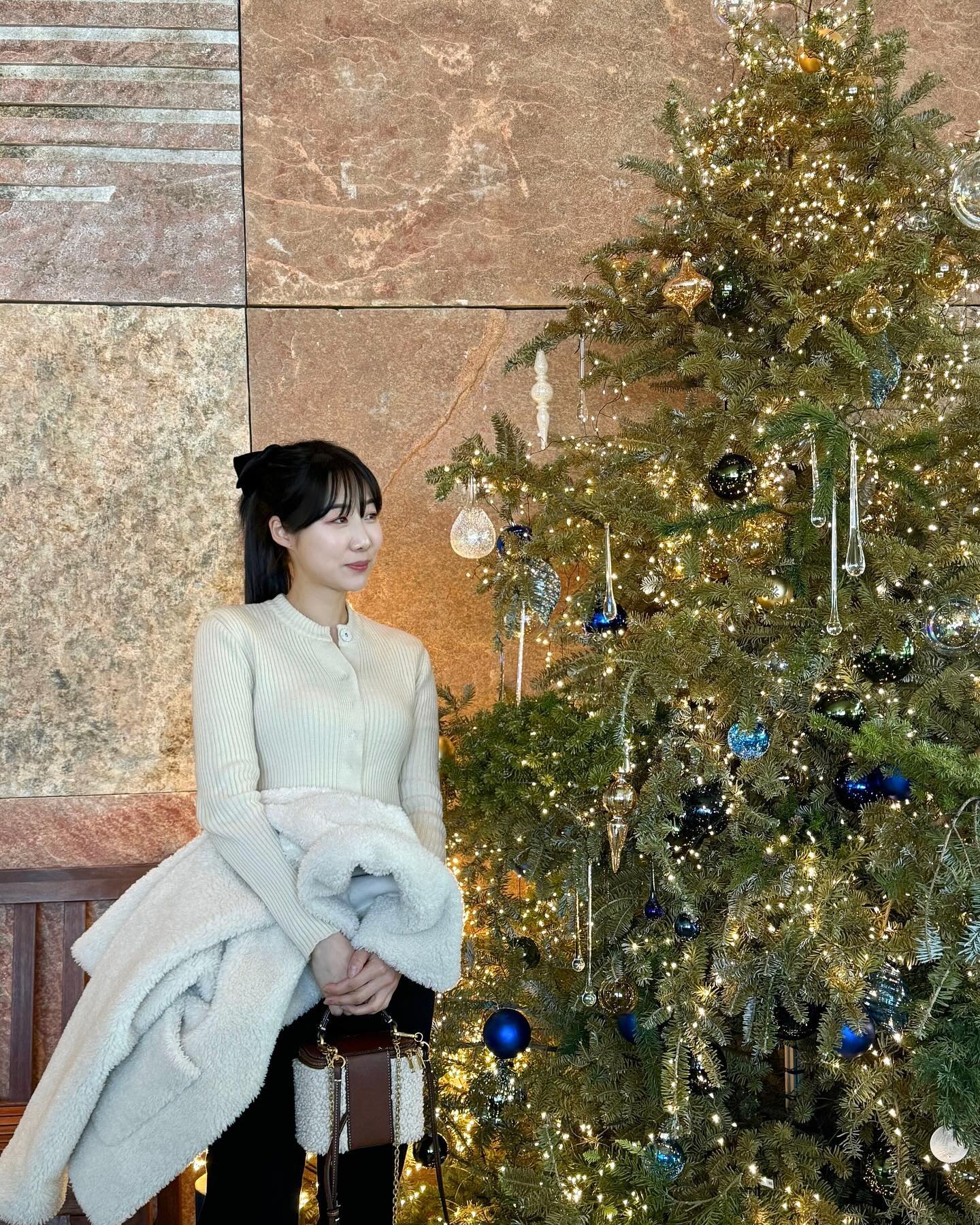 내 폰 256기가 중에 230기가 쯤 사진인데 사진첩엔 내 얼굴은 1%도 없어서 좀 슬퍼…
하루하루 가기 전에 카메라랑 친해지려고 노력중…. 좀 많이 어색하고 어렵고ㅋㅋㅋㅋㅋ

연말은 원래 죄책감없이 맛있는 거 많이 먹는 시즌이지?!!! 맞지? 그렇다고해줘ㅋㅋㅋㅋㅋㅋㅋㅋㅋ
술은 안 마셔도 맛있는건 못 참즤😎

#뚝딱이 #크리스마스