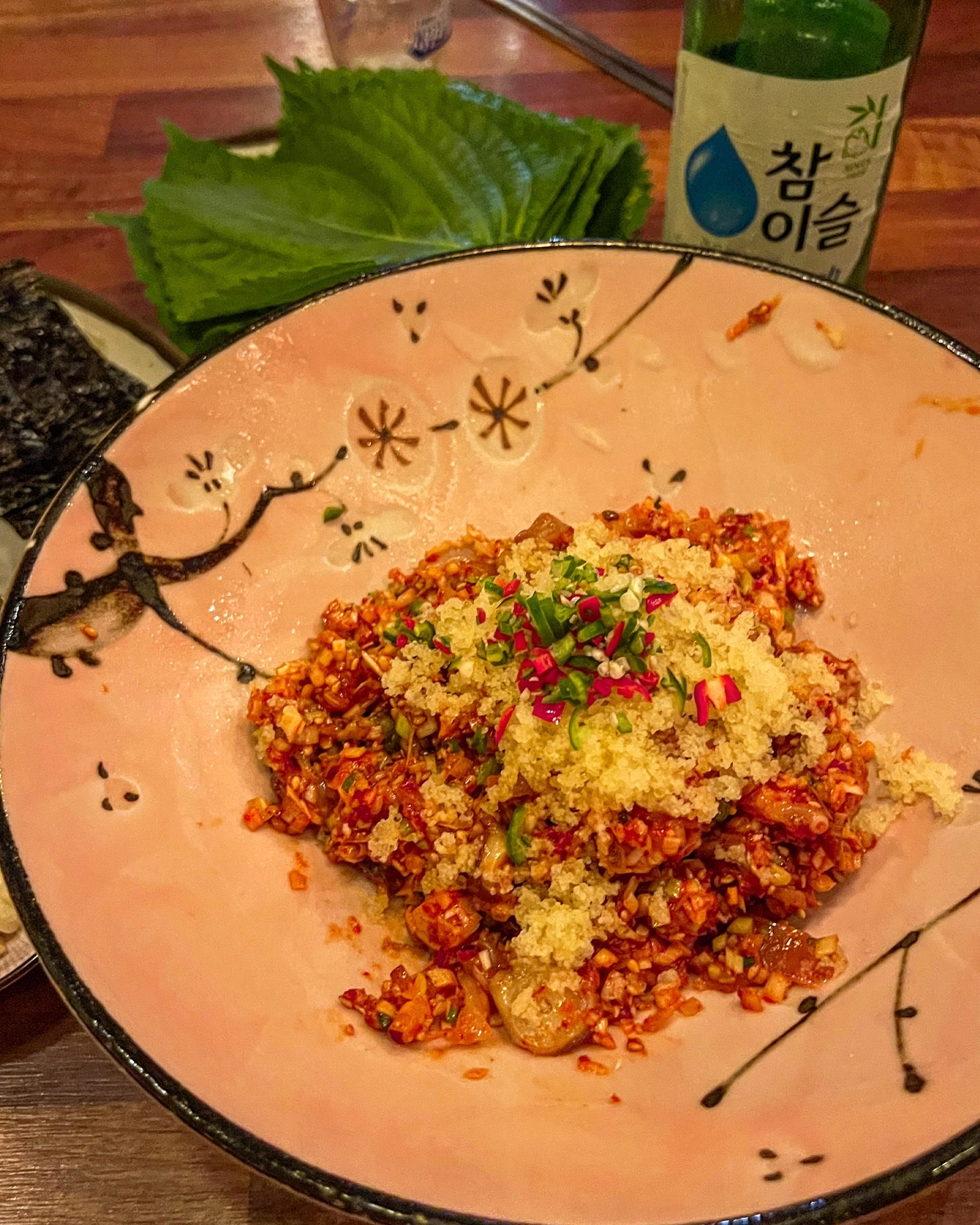 #연산동 오래된 노포 중 하나
다다끼가 맛있는 다미‼️‼️
자주는 아니지만 한 번씩 생각나는 곳
달에 한 번은 가는거 같다
전체적으로 안주는 다 맛있고
다다끼 먹으러 꼭 가지용🤍🤍
산오징어/문어 중에 선택 가능하고
산오징어는 싯가로 계산해서 문어보단 조금 비쌀 수 있음
대식 식감은 쫄깃쫄깃 문어가 최고👍🏼👍🏼
요번엔 반반으로 시켰고 + 알탕도 시켜봄🏝️
양 푸짐하이 존맛이고, 마른김에 깻잎조합
날치알 톡톡 터지는게 식감 좋구여
알탕도 내용물 푸짐하이 얼큰합디다
배불러서 다 남기고 온게 제일 후회돼🥲
다미 안가봤으면 꼭 가보셔요👍🏼

🚩연산동_다미
-
-
-
#연산동맛집 #연산동맛집추천 #연산역맛집 #연산맛집 #연산동술집 #연산동다미 #연산동노포맛집 #연산동찐맛집 #알탕 #부산알탕 #로컬맛집 #맛집추천 #다다끼맛집 #산오징어맛집 #노포맛집 #부산로컬맛집 #부산찐맛집 #부산핫플 #부산가볼만한곳 #부산핫플 #부산데이트 #부산시청맛집 #부산숨은맛집 #연제구맛집 #한창타운맛집 #kfood #koreafood #busanfood