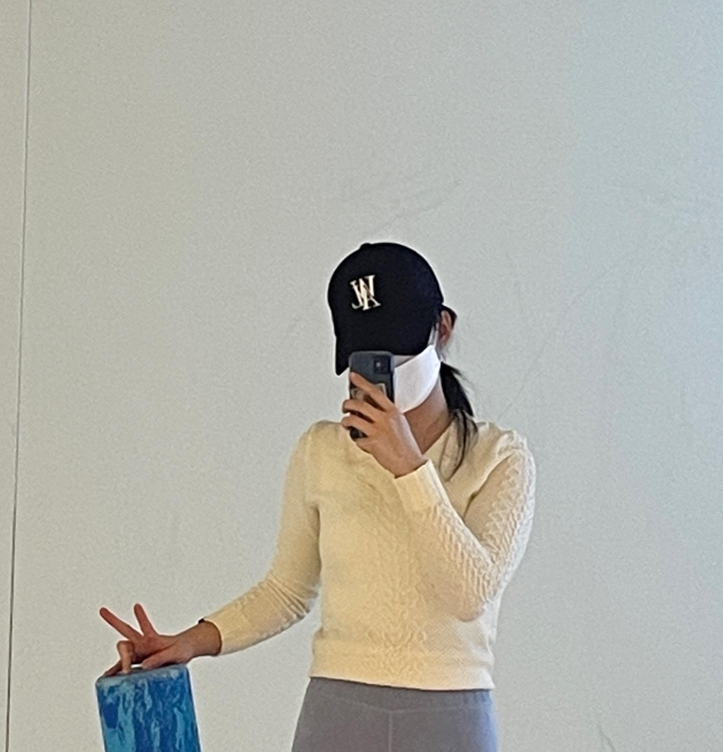 ✨친언니랑 클라이밍 맞짱뜨는 그 날까지-✨

새로운 운동에 재미붙이기 성공-
🔥🔥화이팅💪💪

아직은 아무것도 아닙니다..
헬린이도 아닌 것 같아여…
그냥 나는 원판 옮기기 도우미?

+) 내 콧구멍 하트임 힛.. 몇번째 사진에 있게..~

#헬린이 #시켜줘 #오운완