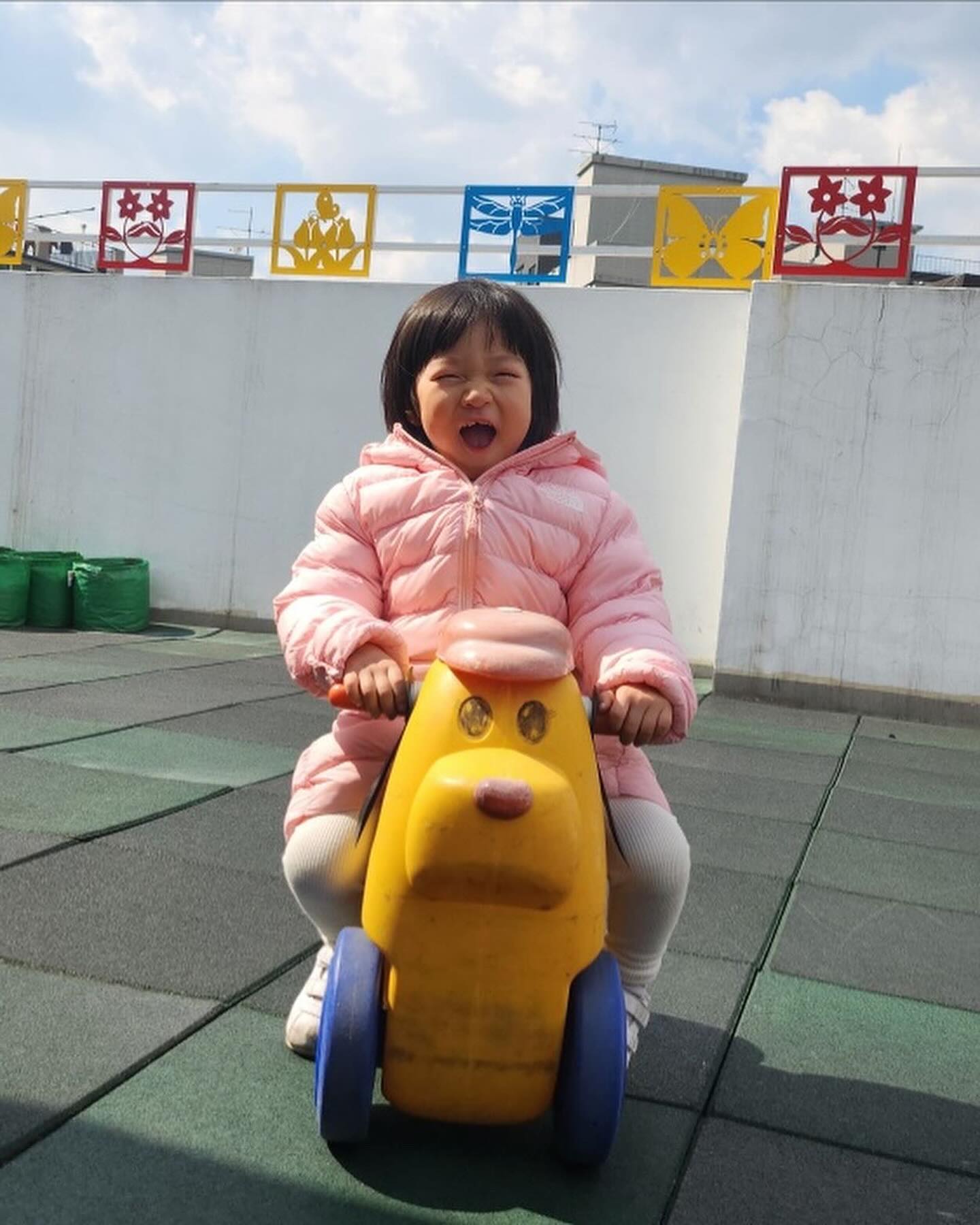 29개월 소희
어린이집 일상

재밌어모여서 다행이다
적응도 잘하고🫶🏻 이제 낮잠도 자보쟈!