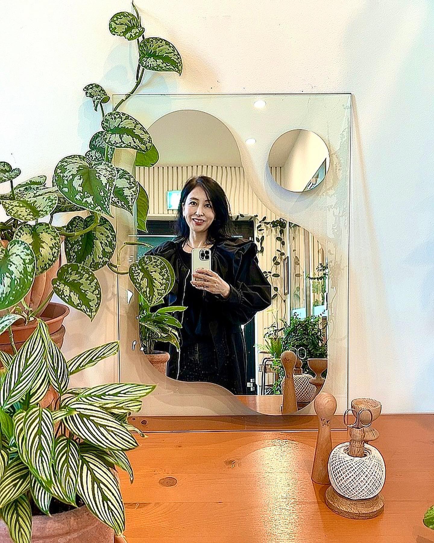 #협찬 #또가고싶은집

👍🏻제대로 대접받고 온 느낌의 복사꽃피는집 송산점🌸🌹🌺💐

✅경기 화성시 송산면 화성로 320 (육일리) 1층에 자리 잡은 복사꽃피는집은 
가성비 갑인 맛집이랍니다.👍🏻👍🏻

🌈다양한 메뉴를 맛보기 위해 
1인분 주문 가능한 직화쭈꾸미볶음과 버섯불고기 전골을 시켰어요.. 
헐~~~~
2인이상 세트메뉴를 시켜면 수제화덕피자(고르곤졸라,루꼴라피자, 페파로니피자)시즌별 택일 
샐러드 +묵사발 + 원두커피가 모두 써비스~~
공짜라는 사실!! 진정 실화??

🌈너무도 푸짐한 상차림에 눈 돌아가요..ㅎㅎㅎ 🤣🤣🤣😝
먹어도 먹어도 줄지 않는 양에 맛도 좋아서.. 
먹부심을 놓치고 싶지 않았지만 진정 배가 불러 다 먹을수 가 없었어요.. 
그 마음을 사장님 아시는지.. 
남은 음식 포장도 되더라구요.. 우와~~~ 짱!! 😆😆👍🏻

🌈사장님 고급스런 미모에 너무도 친절하셔서 기분좋게 먹을수 있는곳!!

🌈셀프코너에 마련된 청량음료는 인원수 상관없이 한 테일블당 천원만 추가하면 무한리필..😍😍
👉🏻16900원에 
직화쭈꾸미볶음 +페퍼로니피자 +샐러드 +묵사발 +커피
👉🏻18900원에 
버섯불고기전골 +페퍼로니피자 +샐러드 +묵사발 +커피

🌈매장도 굉장히 넓어
단체회식, 모임에도 너무좋을거같아요. 정말 손님 모시고 가면 호불호 없이 모두 좋아할 장소🩷🩷🩷
복사꽃피는집.. 야외 테라스도 이쁘고 사장님의 센스가 정말 돋보이는곳!! 
완전 제 스타일이랍니다. 👍🏻🌺🌸💐

🌈담엔 등갈비 뜯으러 가야겠어요.. 

#제부도맛집 #화성시청맛집 #롤링힐스맛집 
#롤링힐스근처맛집 #궁평항맛집 #전곡항맛집 
#우음도맛집 #서해랑맛집 #남양성모성지맛집
#화성공룡알화석지맛집 #제부도케이블카맛집 
#송산면맛집 #화성송산맛집 #송산맛집 
#복사꽃피는집송산점 #복사꽃피는집 
#화성제부도점심맛집 #리뷰어텐길리안