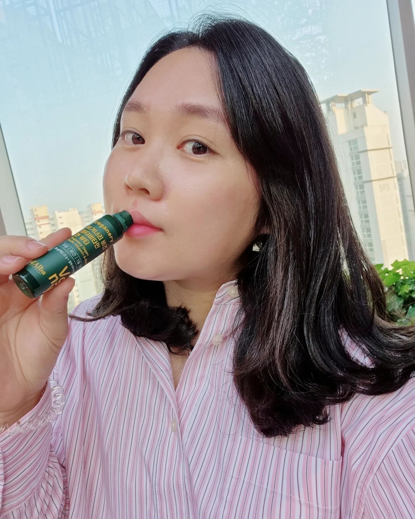 #광고 

밤샘육아로 잠 못자서 피곤하고 지치고🥲
에너지 충전과 피부 보습까지 한번에 
달바 비니거리 비건 멀티비타민 앤 뷰티 면 충분해요!

비타민 11종 + 미네랄 7종에 철까지,
총 19종을 과학적으로 배합한 멀티비타민이에요
여기에 히알루론산 일일 섭취 최대 함량인 240mg 함유되어 
자외선 + 수분까지 동시에 케어해줘요

육아로 바쁘다보니 이것저것 챙기기 어려는데 
비니거리 멀티비타민 한병으로 간편하게 챙길 수 있어 좋더라구요

알약+앰플이라서 물없이 챙길 수 있고
샤인머스캣 맛이라 맛도 좋아요😋
하루 한병으로 간편하게 챙겨보아요 🫶🏻

#비거너리 #veganery #달바 #비거너리멀티비타민 #달바멀티비타민 #멀티비타민추천 #멀티비타민앤뷰티 #올인원비타민 #비타민추천
veganery_official