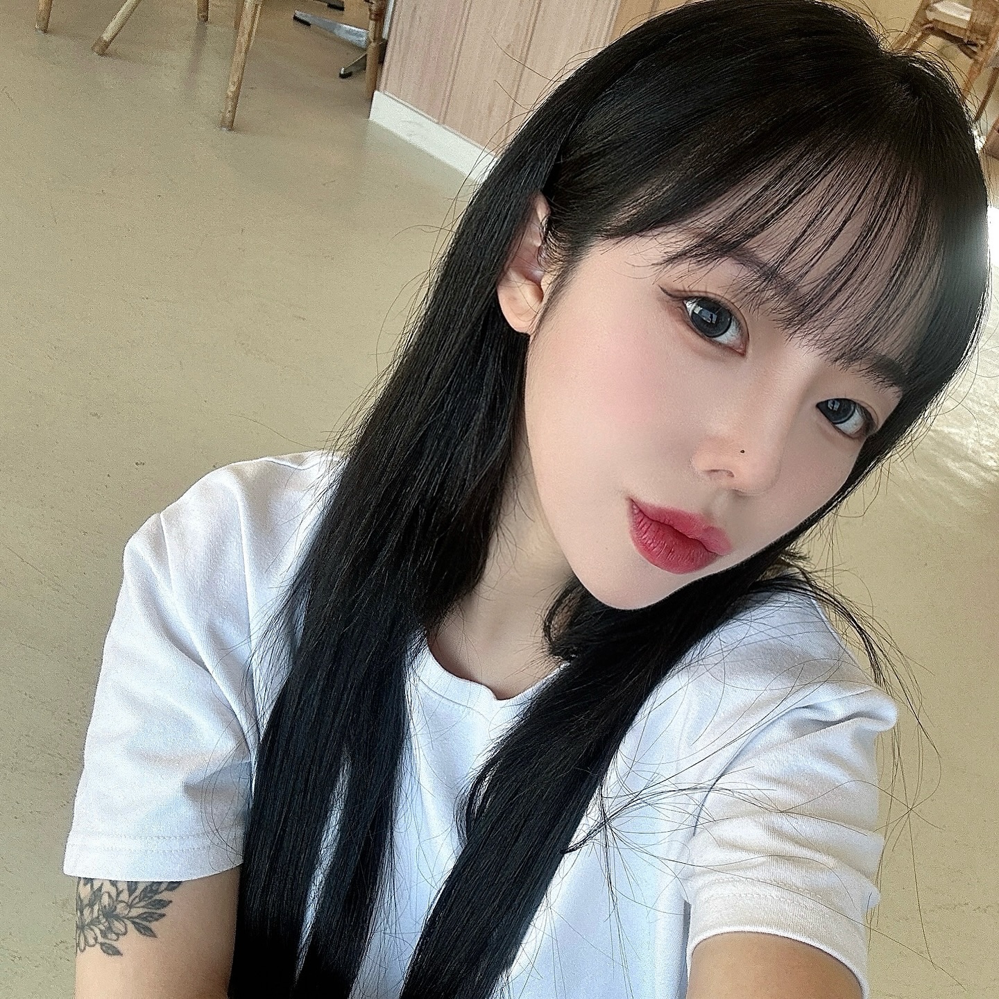 #협찬 #두눈렌즈 
착용 | 터치코코-그레이 / 아이세븐-그레이 

ෆ편안한 렌즈와 자연스러운 발색과 직경 찾는다면 두눈렌즈 추천!
ෆ한번 외츨하면 늦게 집에 들어오기 때문에 편한 렌즈만 찾는데
두눈렌즈는 오래 착용해도 편하고 피로도가 적어요❕
ෆ제조사 기반이라 가격이 저렴하면서도 질이 좋아용

doonoon_lens | https://doonoon1.co.kr/

#렌즈 #렌즈추천 #포블로그