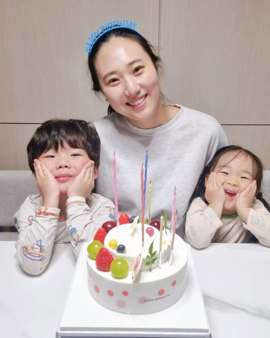 매년 새해 시작을 내 생일로 시작
작년에는 많은 일이 있었어요
여름에도 이사, 연말에도 이사
아이들도 유난히 많이 아팠던 지난 한해
이제 새해에는 새로운 집에서
새출발을 하니 좋은 일 가득하길🙏

다들 새해 복 많이 받으세요🫶