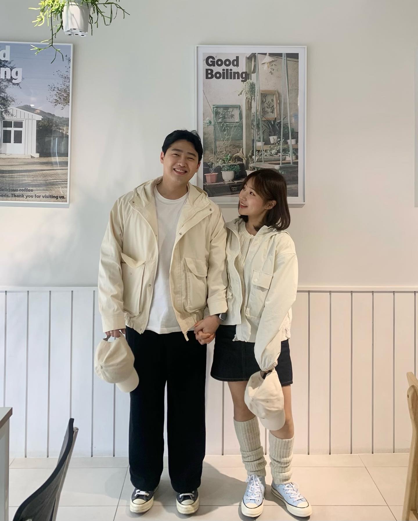 #광고 X #WHATITISNT
와릿이즌 커플룩 맞춰입고 피크닉 갈 준비 끝 🧺🌿
커플룩&시밀러룩으로 맞춰 입기 좋게 남녀 공용과 우먼스로 출시됐더라구요! 봄에 어울리는 파스텔 톤 컬러 구성도 맘에 쏙...💚

#와릿이즌 #플로리윈드브레이커 #엔젤윈드브레이커 #와릿이즌바람막이 #와릿이즌윈드브레이커 #와릿이즌모자 #와릿이즌볼캡 #무신사 #럽스타그램 #커플사진