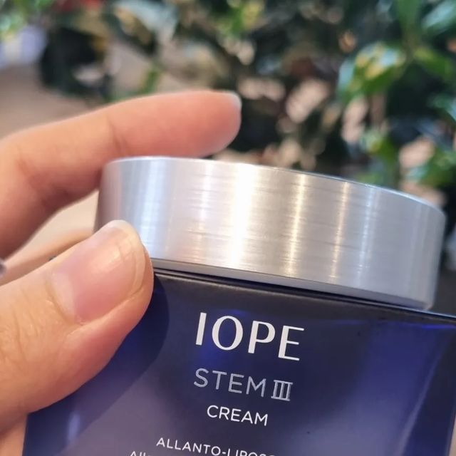 제로 on Instagram: "#제품협찬 @iope_official에서 ‘스템Ⅲ 크림’을 받았습니다 말모말모... 아이오페잖아요 ‼️ 핵심 효능 성분 알란토-리포솜™과 진정 성분을 함유한 데일리 손상케어 크림으