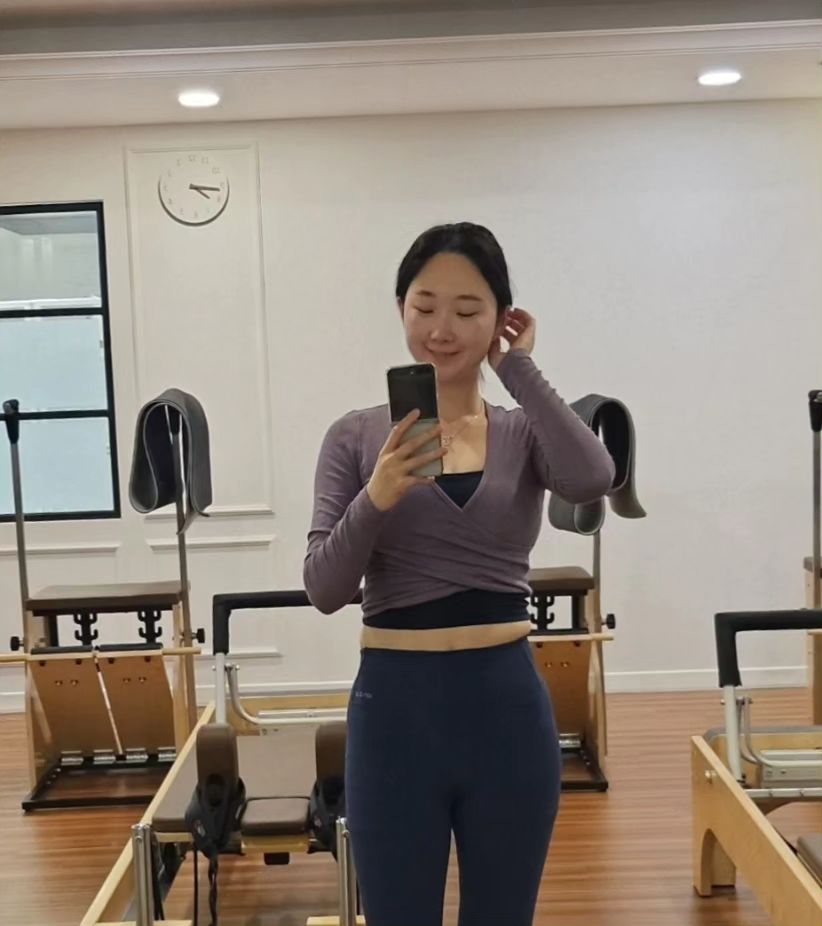 직장인 필라테스 도전 49회💙
퇴근 하고, 오늘도 #오운완🏋️

주2일 출근하다가,
이번주 주5일 출근 일주일이 길었네요.

이번주도 고생많았다!!
열심히 일하고, 운동도 꾸준히 한 오늘 칭찬햐

#오운완🔥 #금요일운동
#필라테스복 #하체운동
#운동취미 #운동소통 #운동일상 
#운동하는여자 #운동하는직장인

#99프로