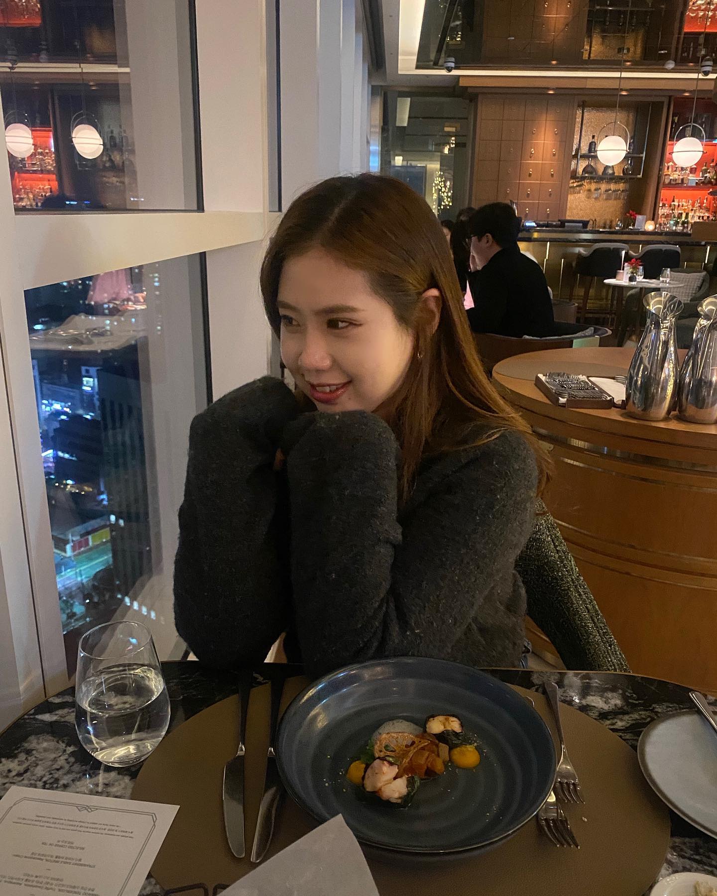 2023년 아직 안끝난거같은데😅
2024년은 적게 일하고
돈 많이 벌어보자고!✨🌃