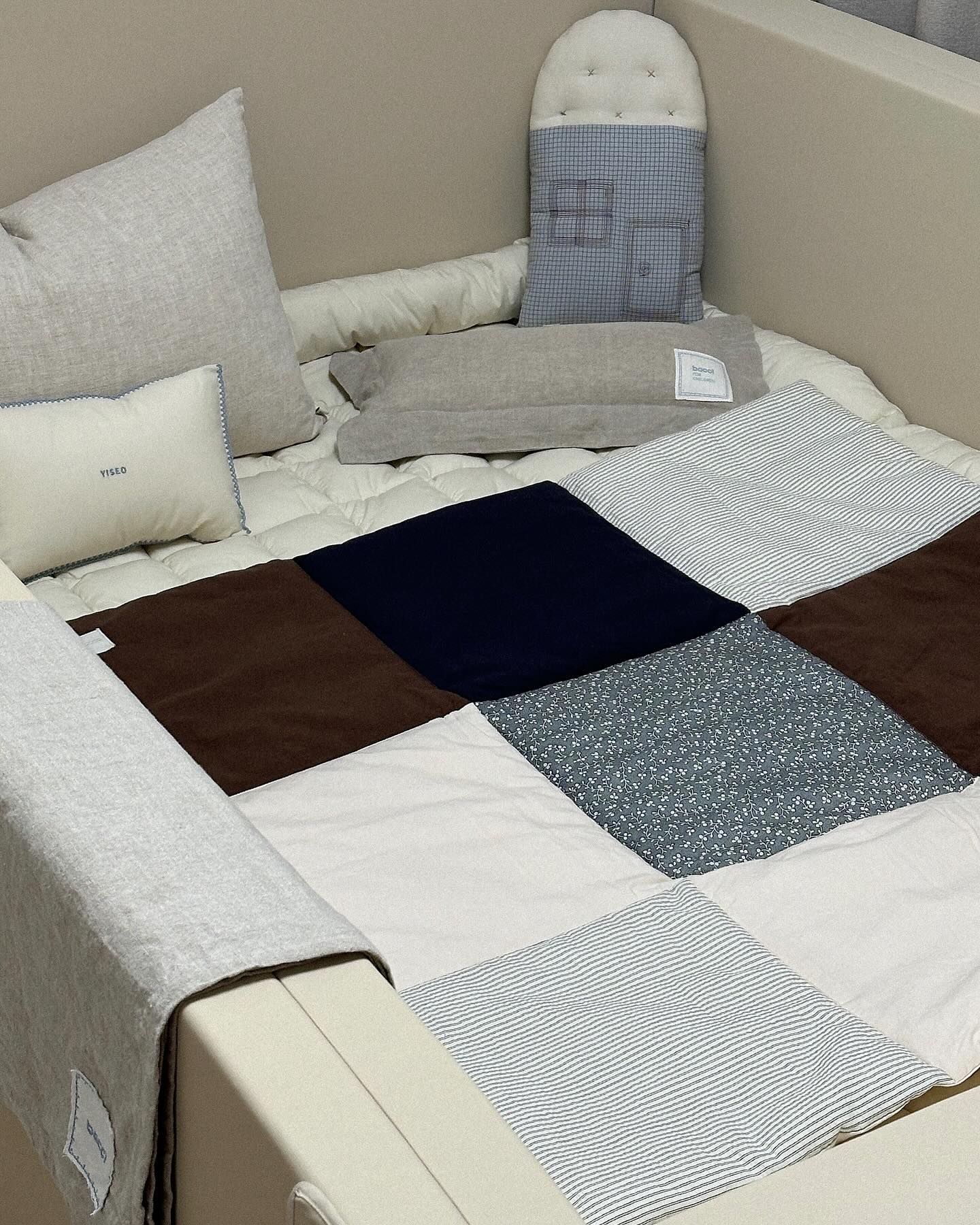 제작상품이라 3주 넘게 기다린 Bedding 🛏️💭💭
주문했는지 까먹을때쯤 왔지만 맘에 쏙 들어서 용서 가능 !!!