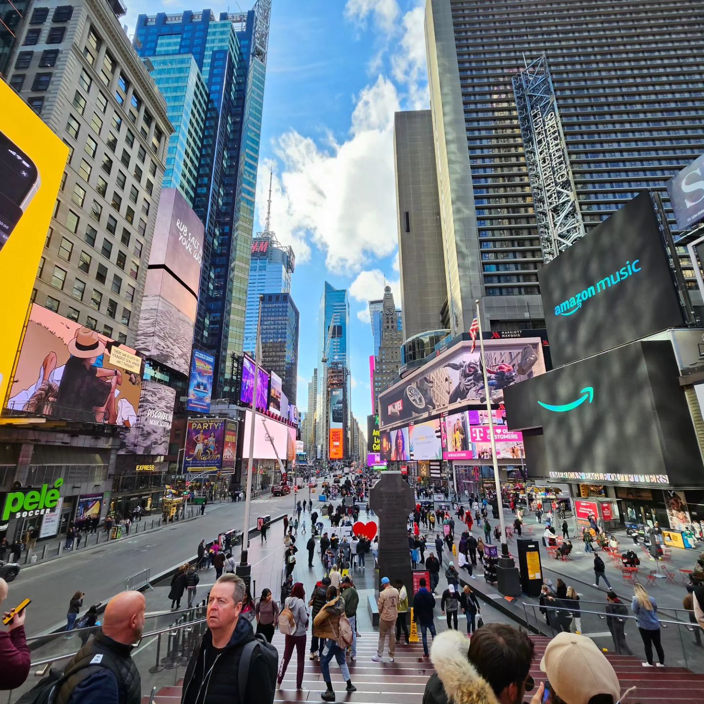 #뉴욕
#타임스퀘어 
#newyork 
#newyorktimesquare 
#newyorkgram 

도착해서두시간정도는
계속
끼약 끼약
내가뉴욕이라니 하고
감동시전

오후가되니
그만 적막했던 토론토로
돌아가고싶네

뉴욕은앞으로도3일은
더있어야하는데

오늘하루2만보걷기성공
