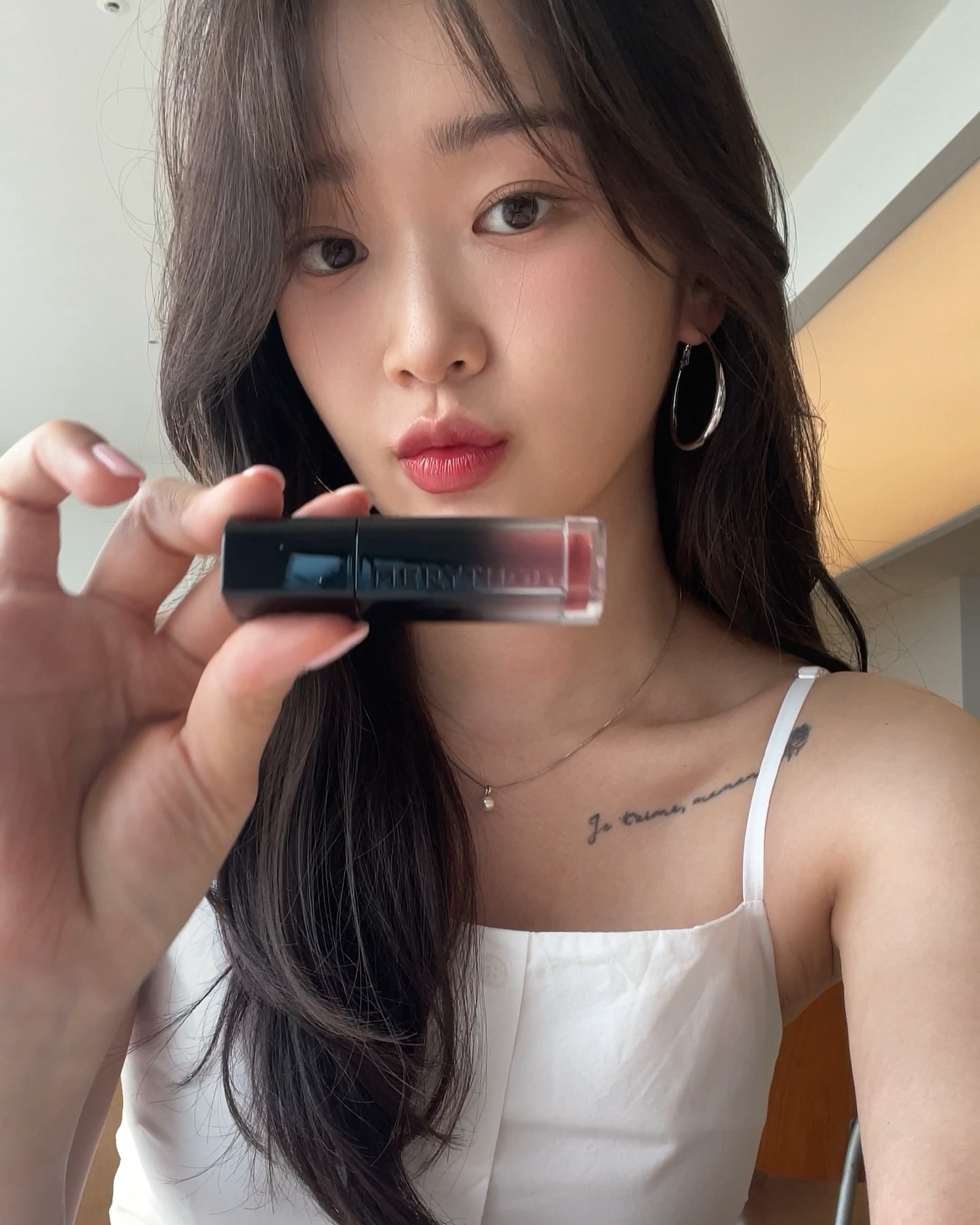 #협찬 겉은 뽀송 속은 쵹쵹💗
벨벳틴트 잘 안썼는데 겉바속촉 좋아뇨오 😚❣️
merythod_official
#merythod_official #메리쏘드 #merythod #고민시 #홍현희 #고민시틴트 #고민시립 #올리브영 #올영 #벨벳텍스쳐 #컬러지속력 #선명한발색 #립케어 #시어버터 #뷰티모델
