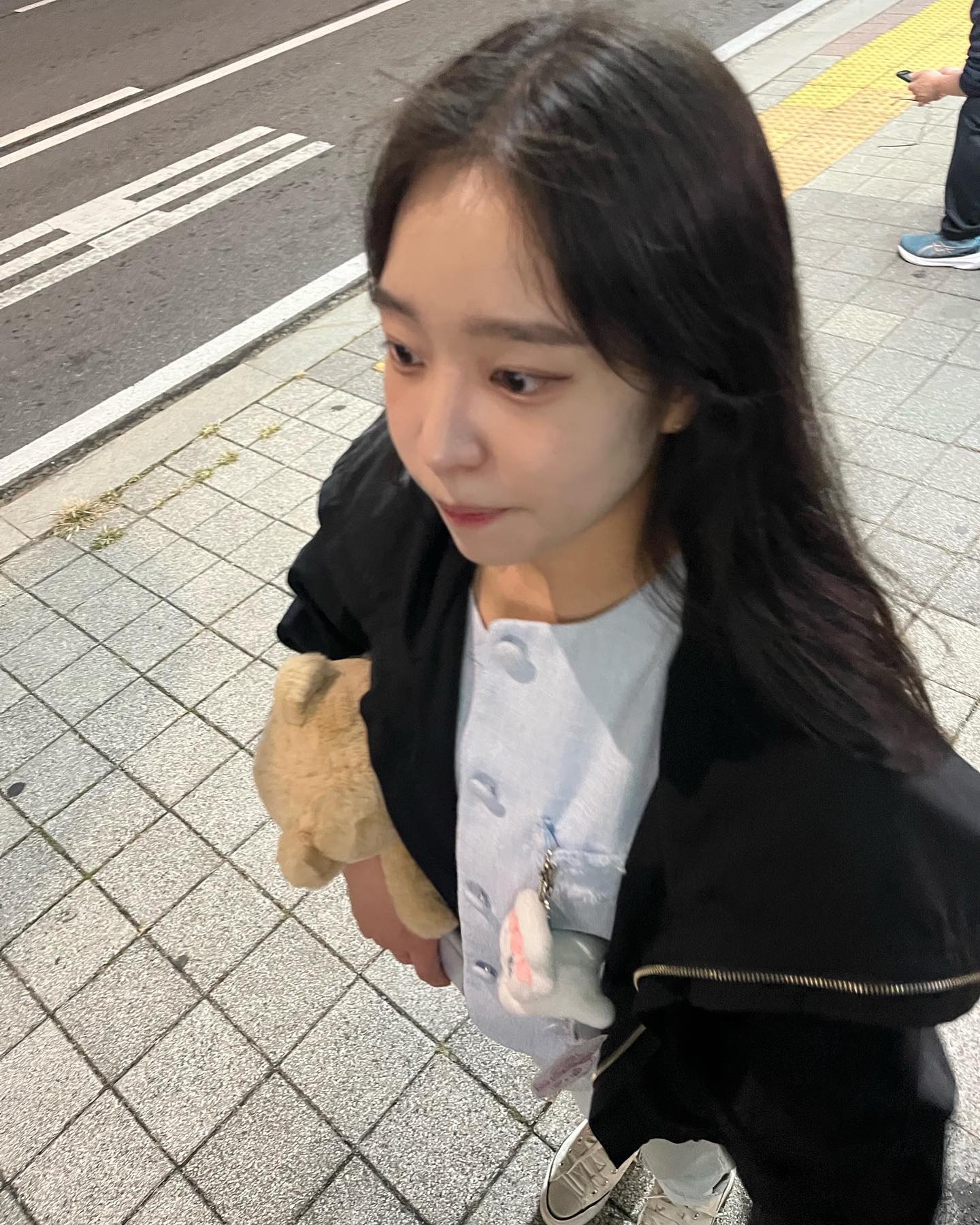 ㅋㅋㅋㅋㅋㅋ182cm 남자친구 시점👀
내가 저렇게 보이뉸구나..?
　 
+ 주머니에 걸려있는 에스더버니🐰
 500원에 뽑아서 신났당