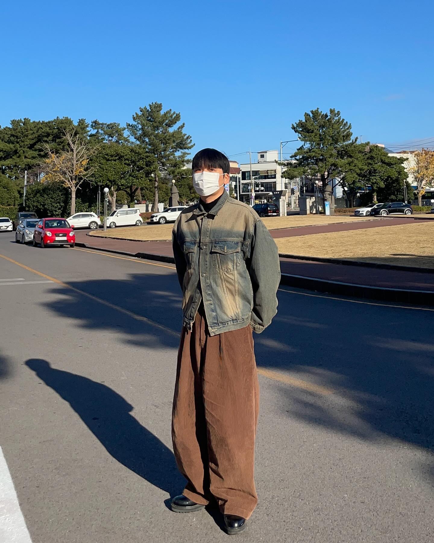 바쁘다 바빠 현대사회 👀
.
.
.
#남자데일리룩 #남자데일리룩코디 #미니멀룩 #남자미니멀룩 #청자켓코디 #남자청자켓 #남자가을코디 #코듀로이팬츠 #코듀로이 #남친룩 #남친룩코디 #남자와이드팬츠