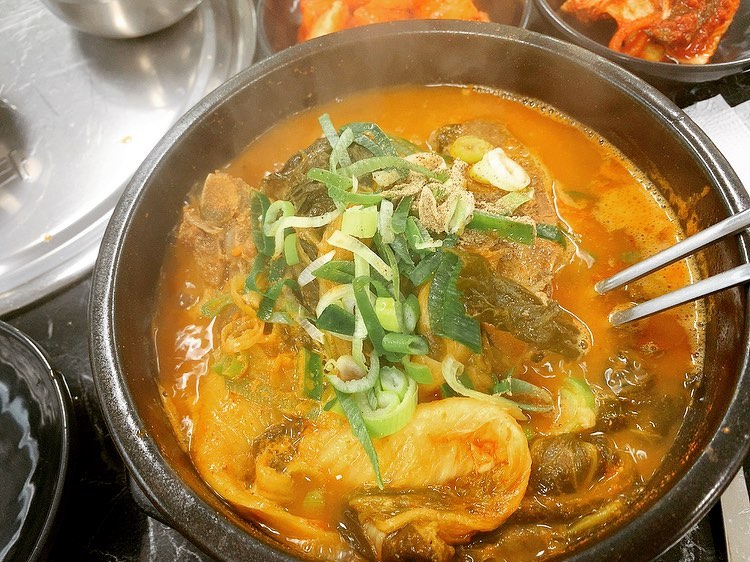 #영남대맛집 오랜만에 탐방!
친정간 김에 먹었던
#국보해장국 부모님도 너무 잘드시고
음식이 깔끔하게 나와서 좋았다요😊

#경산#수구레국밥 으로 유명하던데
다음에는 수구레국밥 먹어야지🫶🏻

#영남대국밥맛집#경산맛집#영남대#영남대밥집#
