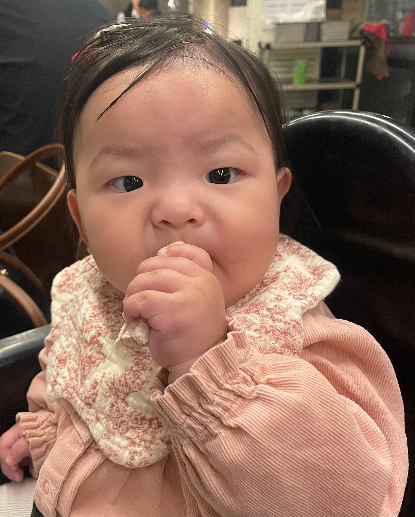엄마도 한입해요~~👶🏻
#양보도잘하는우리딸 
#고마워 #도아다먹어💛
#도아일상기록✍🏻