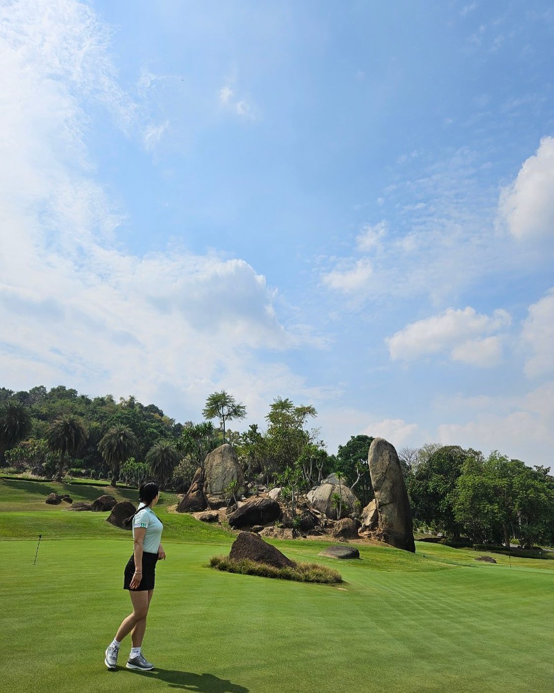 ⛳️
⠀
⠀
⠀
⠀
⠀
귀찮으니까 걍 올리자
공은 못쳐도 왤케 신나고 재밌는지
٩̋(๑˃́ꇴ˂̀๑)
버디찬스 두개나 놓쳤다고
나보다 캐디 언니가 더 아쉬워함
괜찮아~ 했지만
사실 안괜츈 크크크크크( ˃̵⌓˂̵)
내일은 치찬
더 잘치자 화이팅!!
⠀
⠀