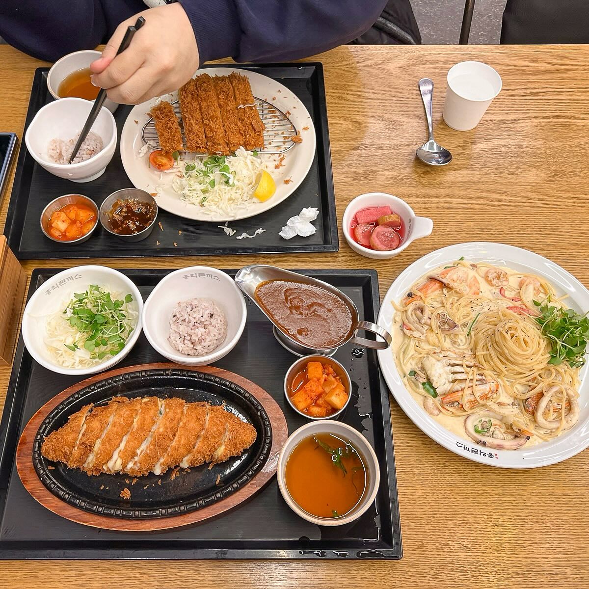 늘 사람이 많아 #홍익돈까스 #20240107
