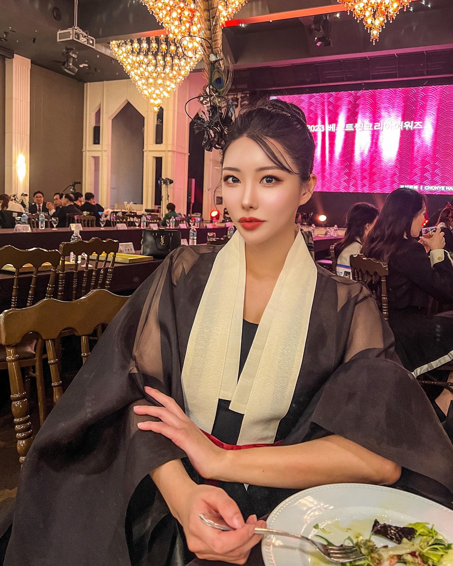 2023 베스트퀸코리아 어워즈 진 수상
요즘 한복 진짜 이쁘네..
난 도깨비
.
.
.
.
.
.
.
.
.
.
#베스트퀸코리아어워즈#미인대회#한복#한복드레스#스칼렛