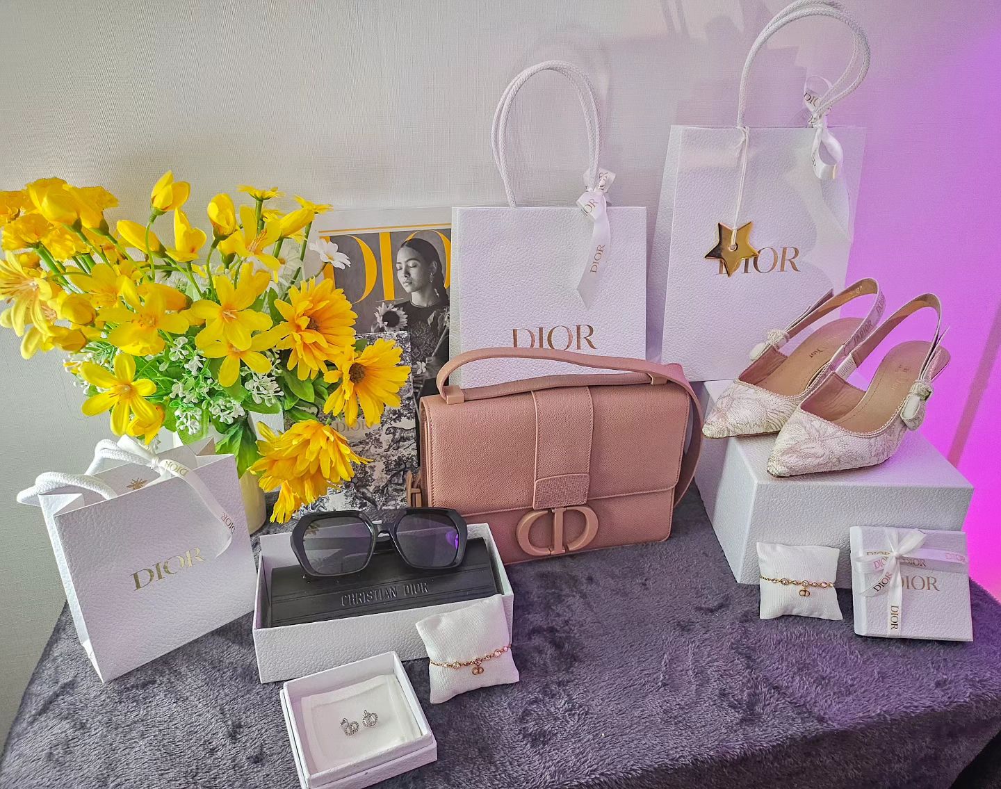 이번년도 고생한 나한테 선물 🌸
팔찌는 엄마랑 커플팔찌 👩‍👦
#dior#diorbag #diorshoes #diorsunglasses#diorjewelry