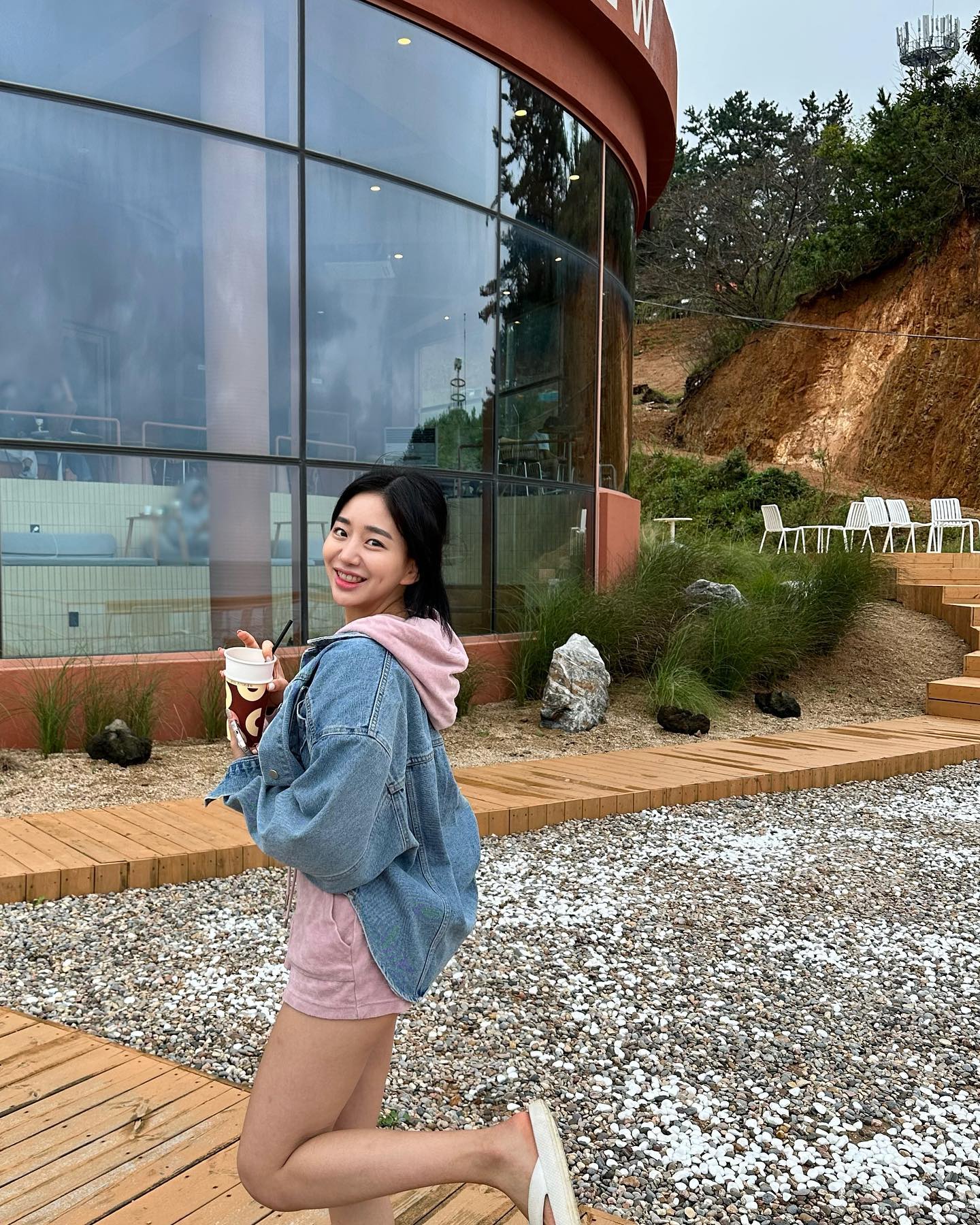 다들 즐거운 추석 되세용 행복한 추석💕
#이사진은#발이#포인트😎
