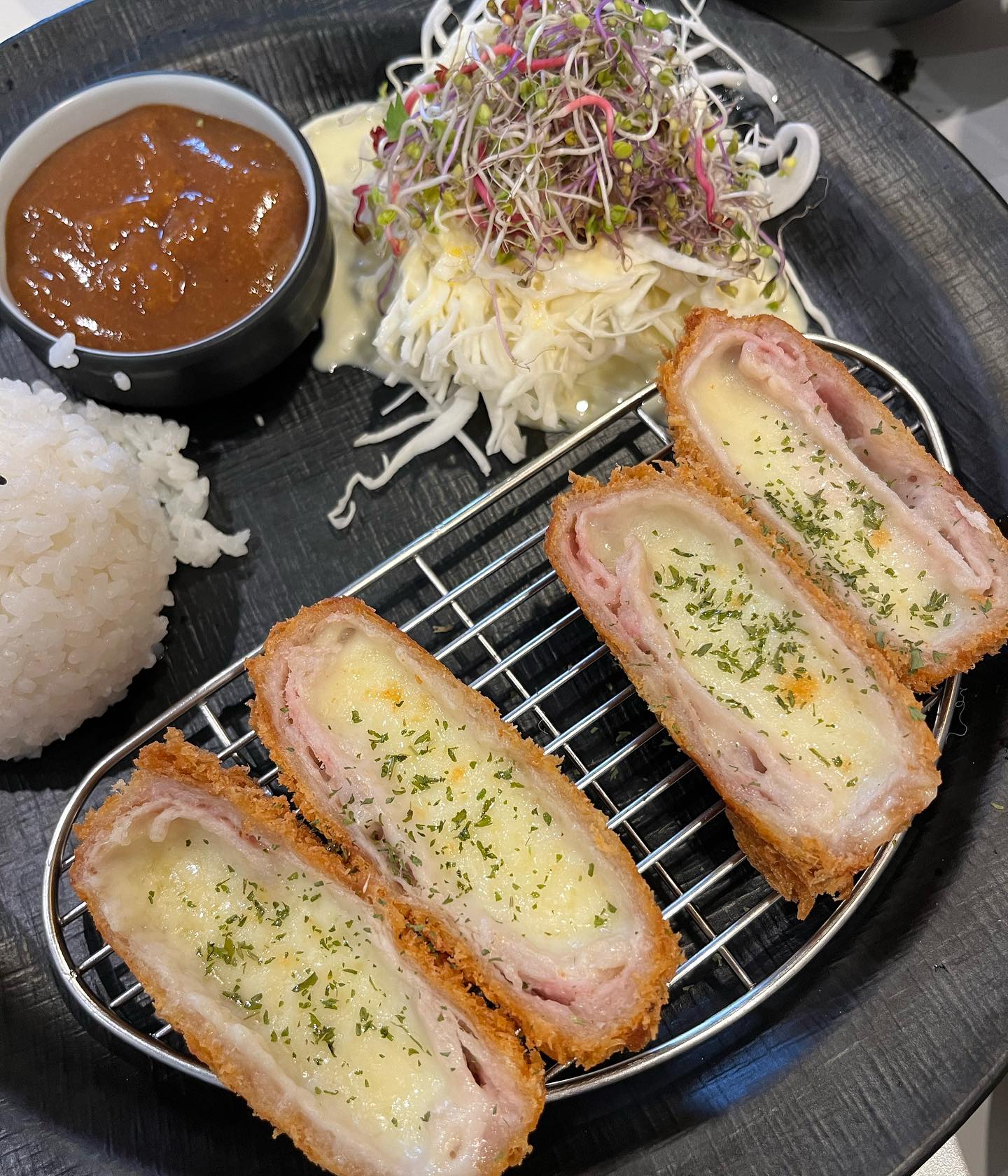 메밀에 반하다🩷 시온이 숲 체험 끝나고 점심 🩷
메밀이 진짜 맛있는데 순삭 하느라 사진이 없어요 메밀 추가금 없이 제공해주시네요 대박 한그릇 가격으로 두그릇 먹은 느낌 여기 맛집이네 ✨

#내돈내산 #맛있고사장님왕친절 
#메밀에반하다 #반석동맛집