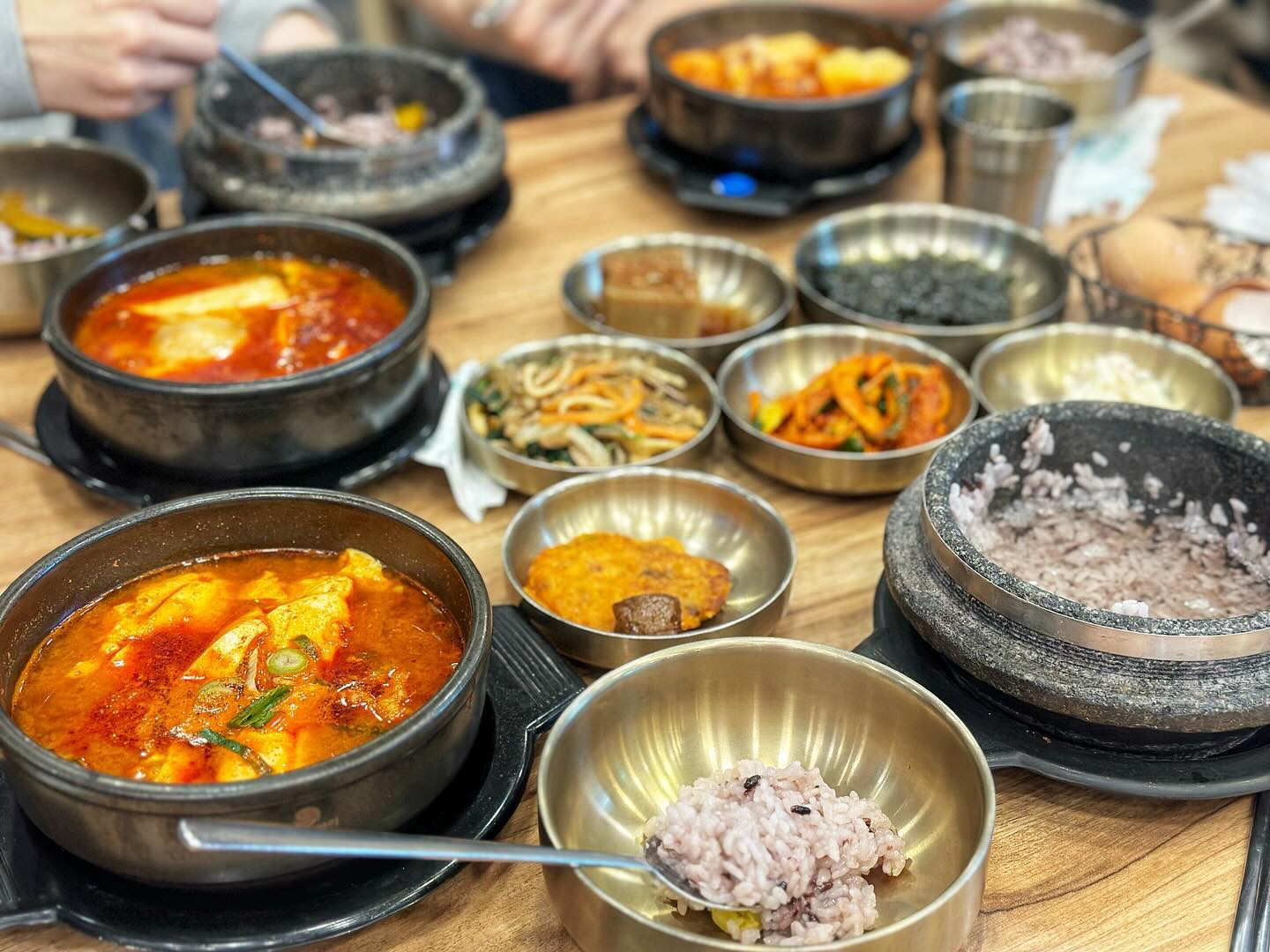학군(?) 때문에 … 살게된 

삼화지구 …여기서 초딩 중딩 고2까지 ….잘 다님 

없는게 없고 …ㅎ 진짜 편했던곳 

이젠 김아들도 다 컸고 

고등학교 입학후 부턴 ㅋㅋ 아무 의미 없었던…ㅋ 학군 

그래서 

다른 동네로 (제주도) 이삿짐 싸는중 …ㅎ 

#일품순두부 여기도 이제 올 일이 없겠지?? ㅎ 

진짜 많이 왔는뎅… 처음보다 맛도 변하고 ㅠ 가격도 오르고 ㅠ

여튼 마지만 만찬 …ㅎ 

#산으로