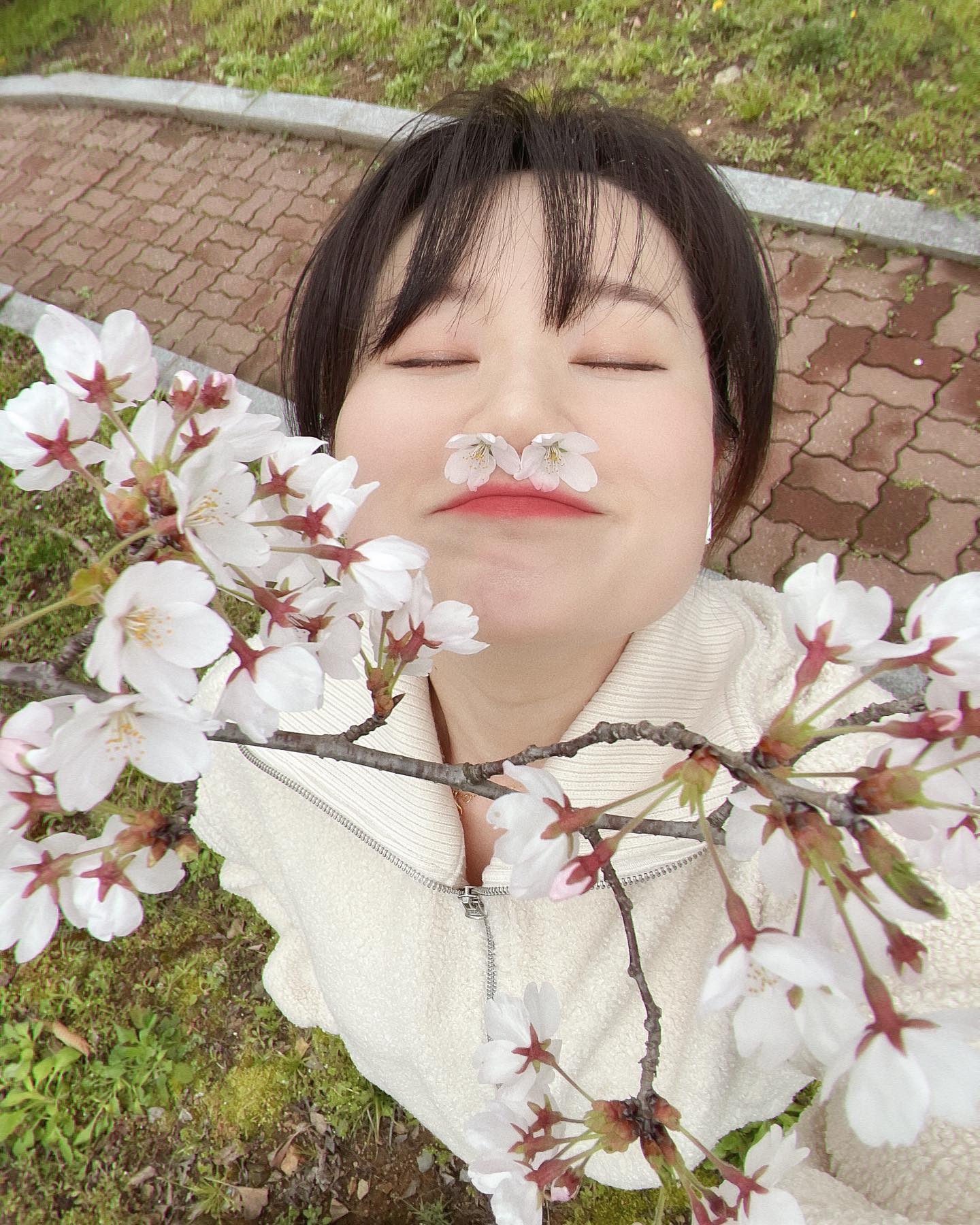 벚꽃놀이 1탄

#벚콫꾸몽 #꽃개따라하기 #버전2024
#쏭스타그램 #cherryblossom #벚꽃 #벚꽃놀이