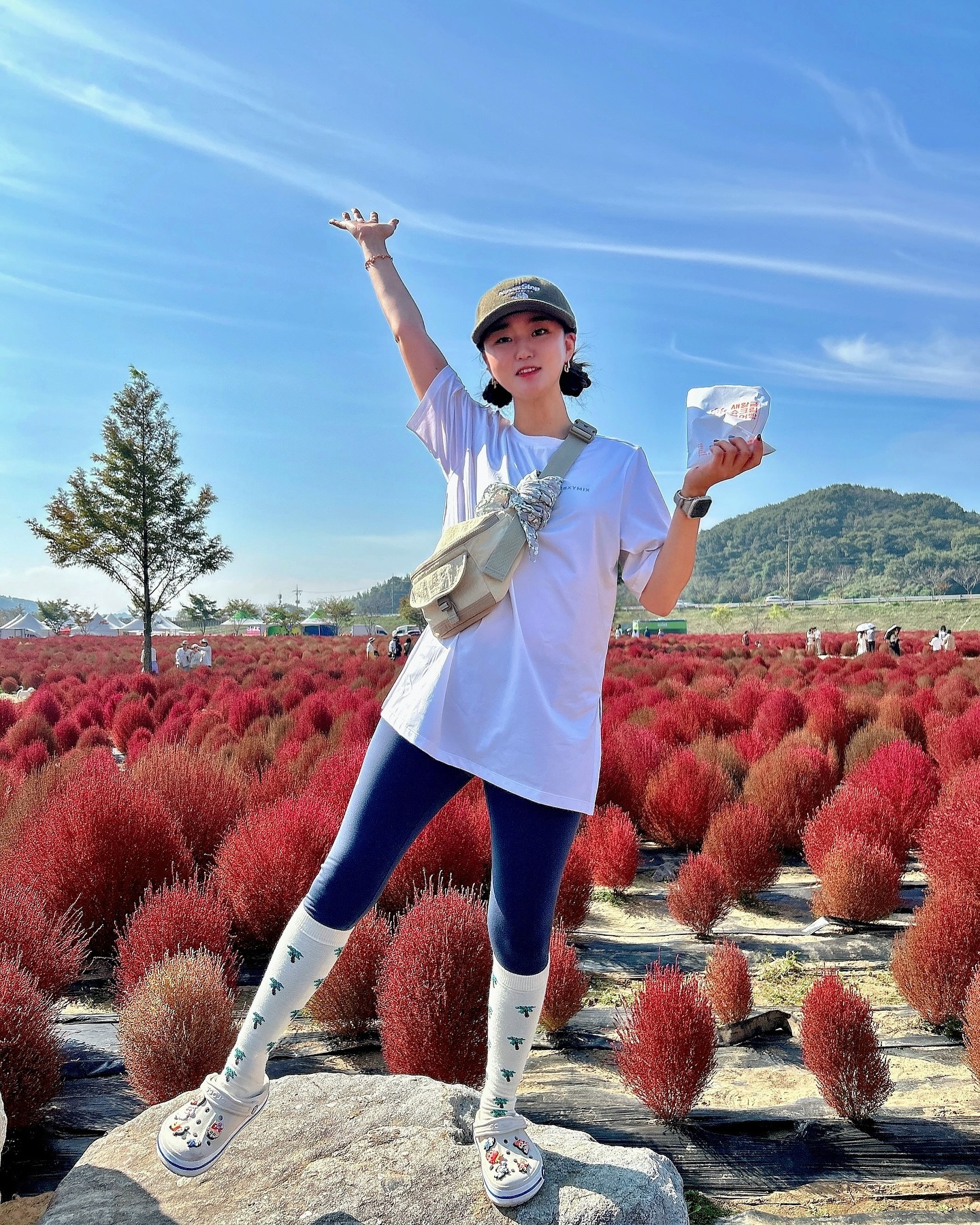 #의령축제 ☀️
등산하고 집가는길에 의령에 댑싸리축제한다고
오빠가 꽃구경까지 시켜줬당!
여기서봐, 저기서봐, 가만히있을거야?손들어봥~
오빠의 말에 따라서 여기저기ㅋㅋㅋㅋㅋ👻

#호국의병의숲 
#친수공원