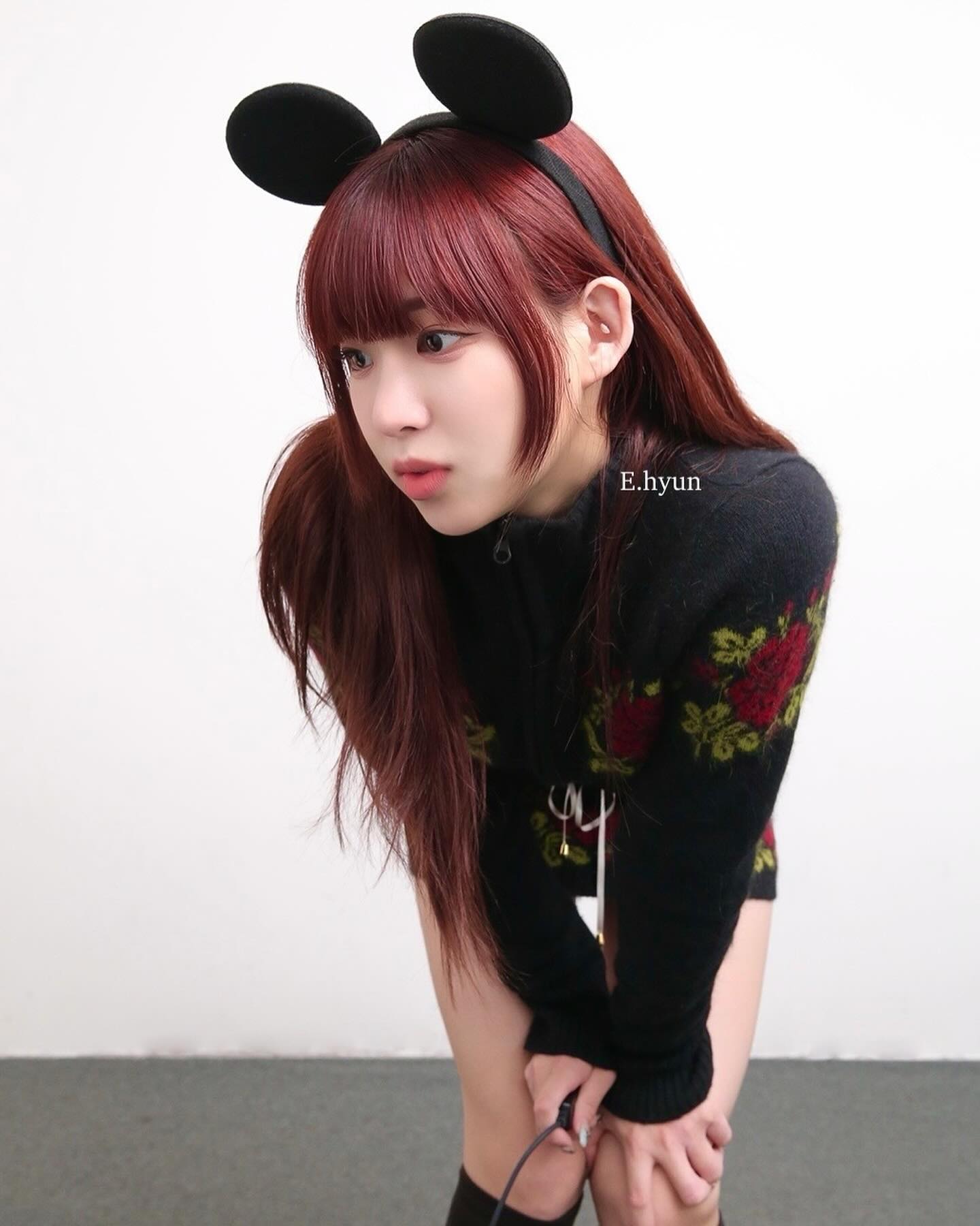 안녕하세요 이현 디자이너입니다 ! ♡

여름맞이 레드 컬러 ❤️👠🌹 하신 고객님 후기 사진 ㅡ ♡

휴가 전 컬러로 강추 드리는 색상이에요 ! 
레드컬러하고 휴가 가서 사진 찍으시면 얼마나 예쁘게요 ••• ? 🥹

고객님 피부톤 , 메이크업 톤에 맞추어서 
채도부터 밝기 레드 색감까지 다 조절해서 들어가기 때문에 
걱정 안 하셔도 돼요 🫣

. ˚
* * 　　　 ⊹ ˚ .    　　.
⊹ · ✧ 　　　*    *
. 　　 ⊹ ✦ 　 ✵ 　　　　　*
* .　 ·
. 　 　 *
.
▫️ 첫방문 할인 이벤트 진행 중
▫️ 네이버 예약 시 세트 메뉴 10% 할인 

#대구미용실 #죽전동미용실 #달서구미용실 #로이드밤죽전점 #대구레이어드컷 #대구레이어드펌