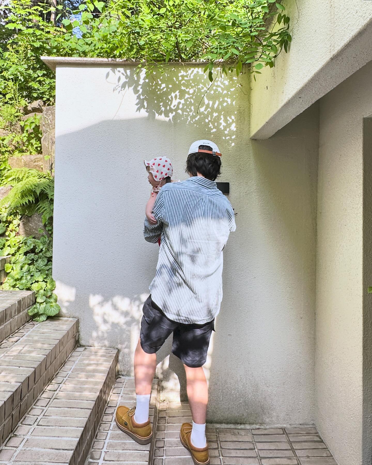 둘에서 셋이 되며 찾아온 행복 🕊️ 
변화는 있어도 변함은 없기를 🍃 
#family #가족 #윤슬이네
