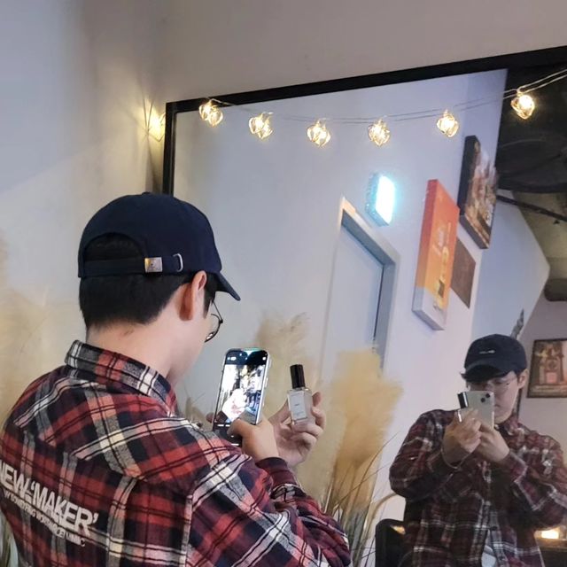 Foreast(Andrew LEE) on Instagram: "#협찬 @blackhobby_official 블랙하비 메종마르지엘라 레플리카 재즈클럽같은 고급스러운 바의 향기 ✔️럼의 향연, 은은하고 세련된 플로럴 느낌의 고급스러운 바에