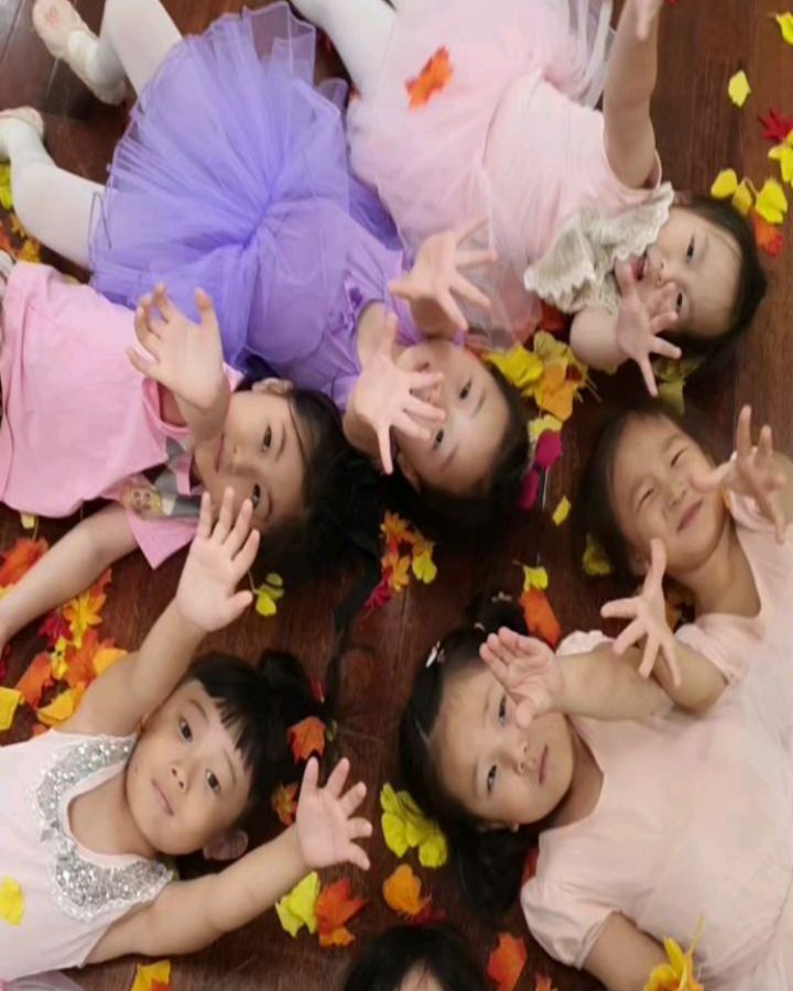 가을엔 빠질 수 없는
낙엽샷🍂