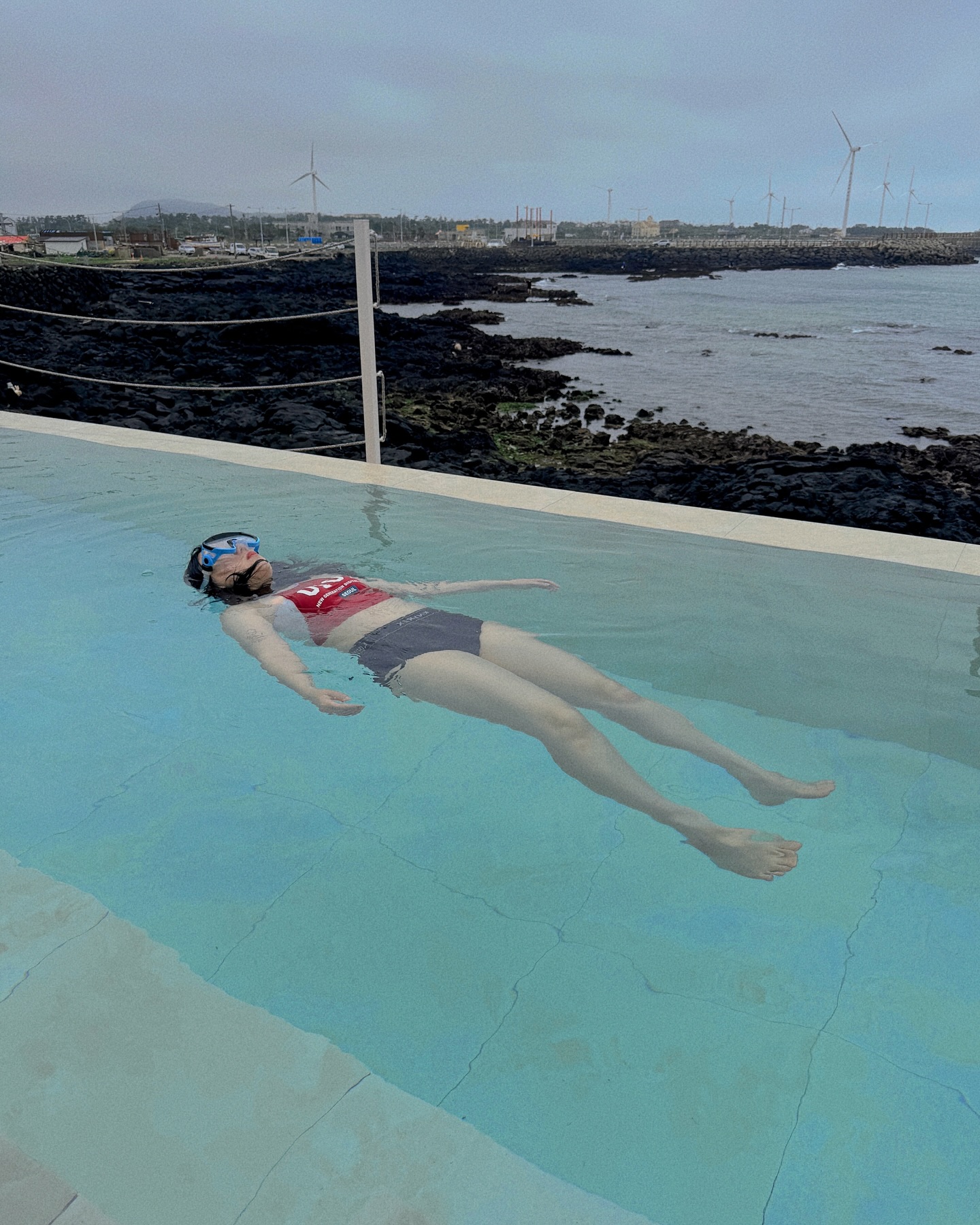 두둥실~ #🏊‍♀️ #제주도풀빌라추천 

제주도 다녀오면 한동안 계속 또 가고 싶음😭
#제주숙소추천 #제주수영장숙소 #selfie