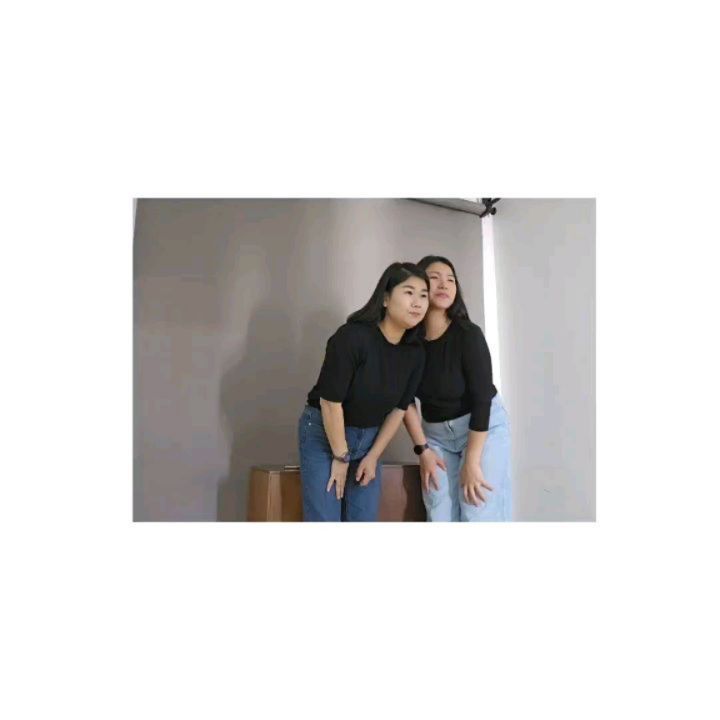 ㅡ
추억만들기❤️
처음에 잘 못찍었는데
찍다보니 요령생겨서 ㅋ
사진보니 생각보다 만족👍
ㆍ
ㆍ
#경주#셀피하우스#황리단길
#흑백사진#친구#friend
#시밀러룩#청바지#검정티#ootd
#instagood#셀프사진관