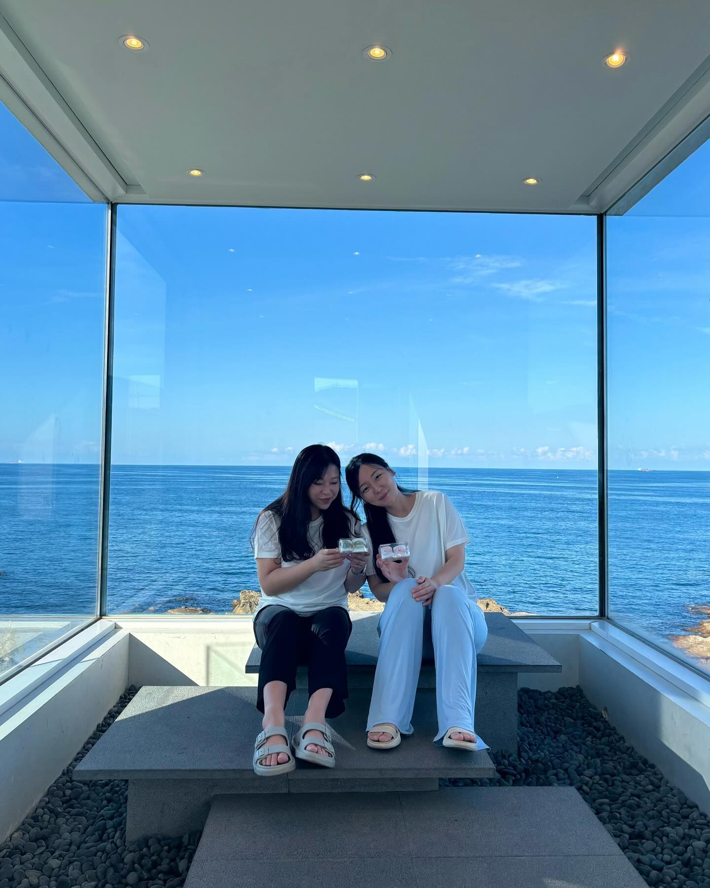 2개월차이로 태어날때부터 친구였던 우리💗
우리아가들도 2개월차이로 친구가 되었댜! 👼💗

우리도 어렸을때가 있었는데 엄마가 된다는게 넘신기해!!!💗
멀리떨어져있어서 자주 못보지만 
항상 응원하고 기도할게💗 
다음에 만날땐 뽐이랑 쿵짝이도 함께 하겠당😆🥰

💗사진 열심히 찍어준 남편들에게도 감사💗

#용띠맘 #21w #28w #예비용띠맘