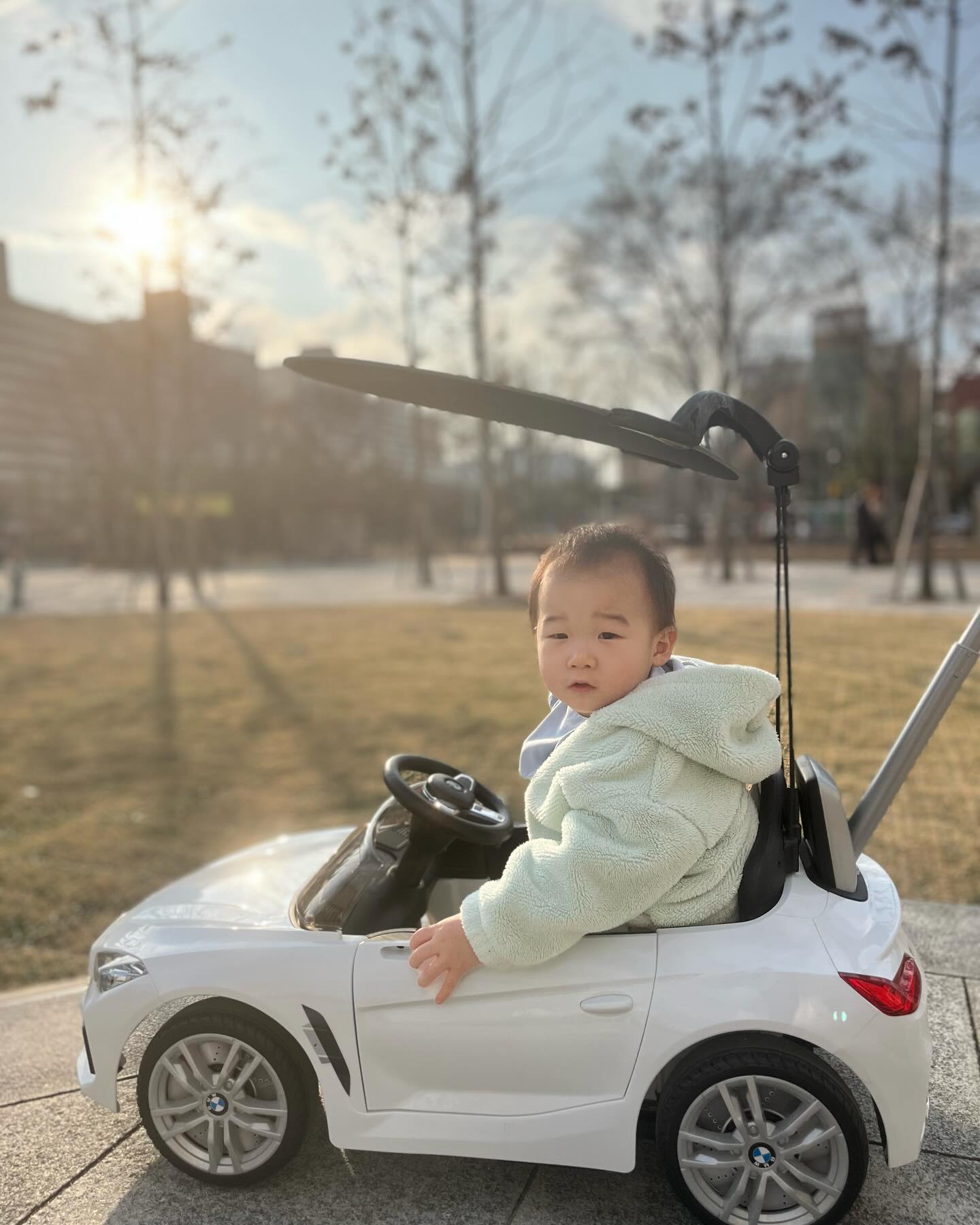 D + 678

유누 붕붕이🚗
너무 늦게 차 뽑아줘서 미안해❤️

#22개월아기 #아기푸쉬카 #너무늦게사줘서미안해