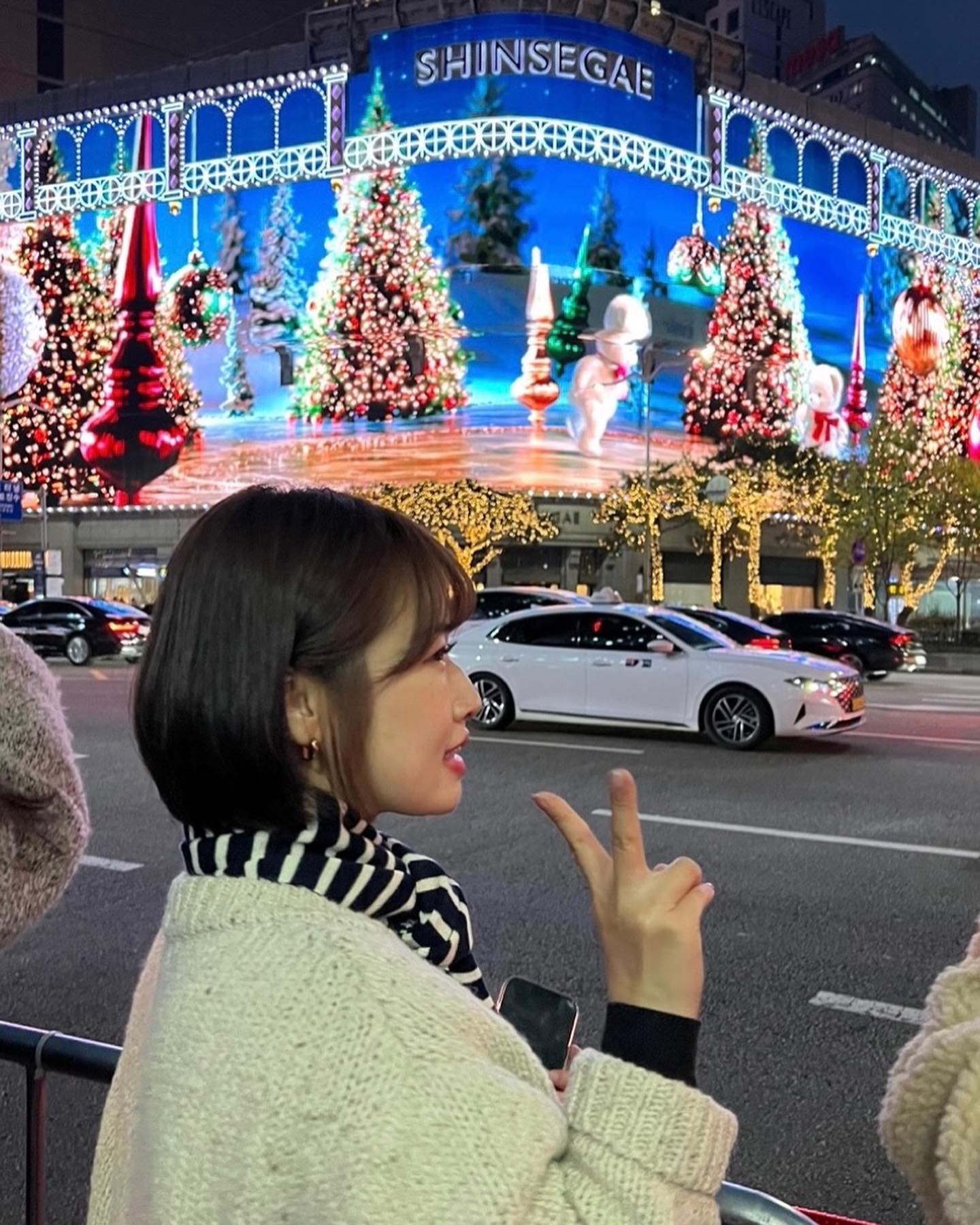 23년 신세계백화점 본점 파사드✨
눈호강 제대로 하고 와찌요
내년에도 꼭 가야징💗