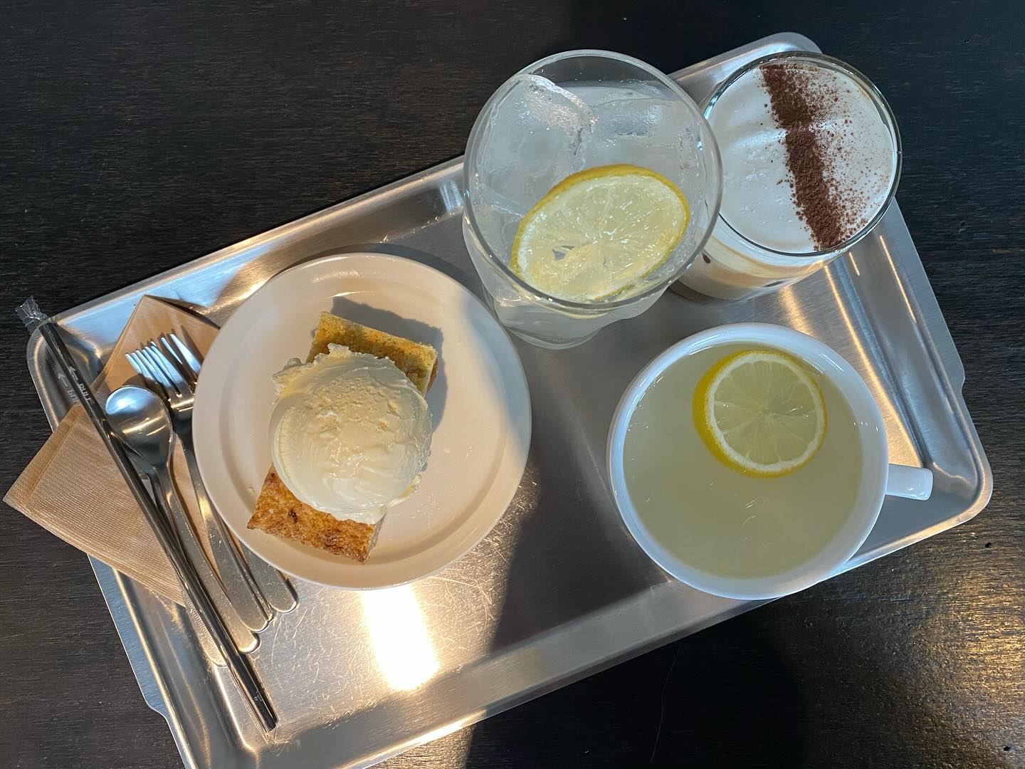 분위기 좋은 카페에서
맛있는 케이크랑 소금커피가 먹고 싶어서
찾아 간 <콜드프레임 광교>
⠀
행궁동에도 하나 있는 걸로 알고 있는데
여기 소금커피는 정말 최고❤️
⠀
거기에 매장에서 직접 만드는
애플크럼블 케이크도 정말 부드럽고
맛있더라구요🎶
⠀
다음에 다시 찾아갈 곳~
⠀
#광교카페#광교카페거리카페#콜드프레임광교#광교맛집#먹스타그램#요리그램#맛스타그램#먹스타그램#맞팔#요리스타그램#쿡스타#가정식#집밥스타그램#먹스타#맛스타