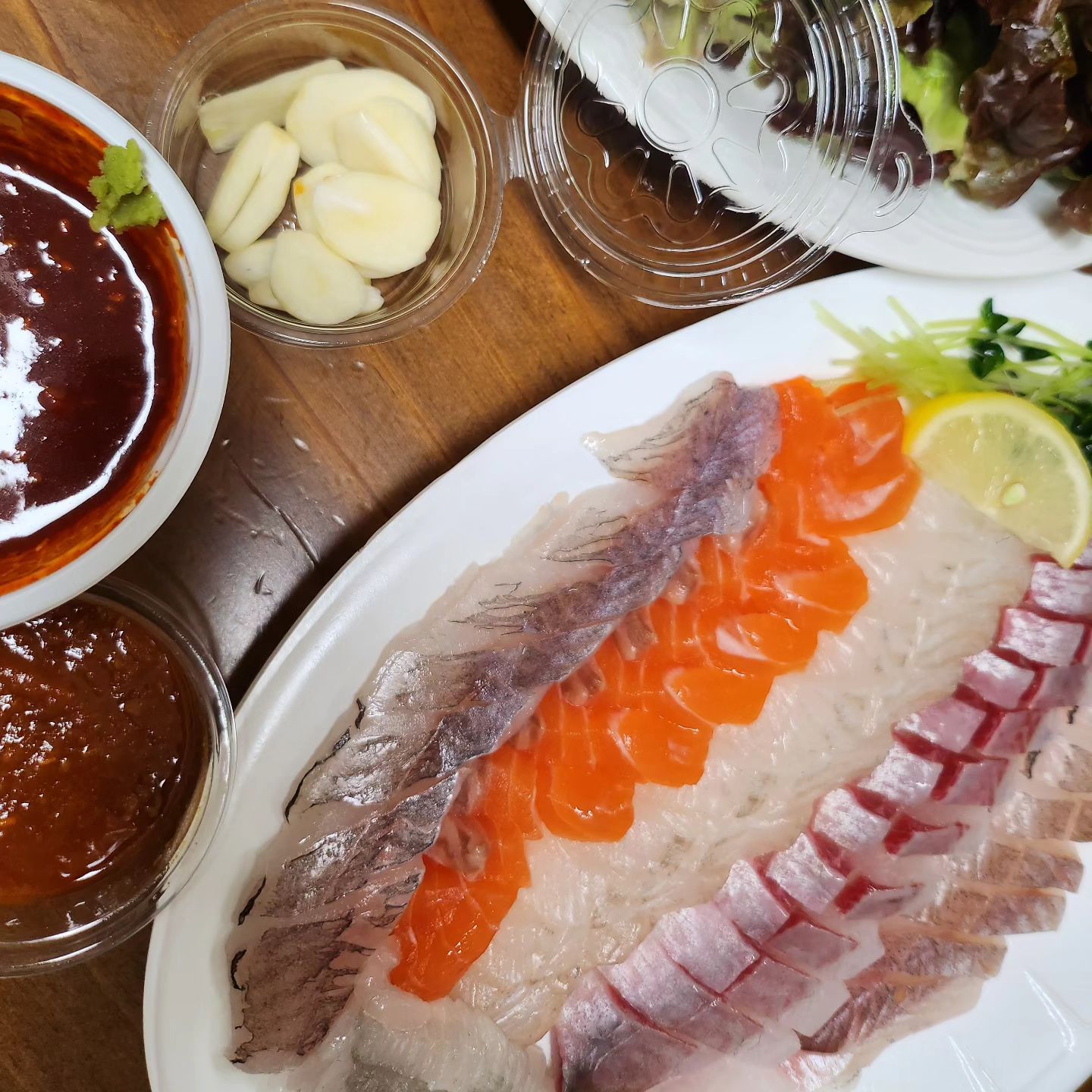 회 좋아하는 사람이랑. 야식!
#야식스타그램 #회먹자 #맛스타그램