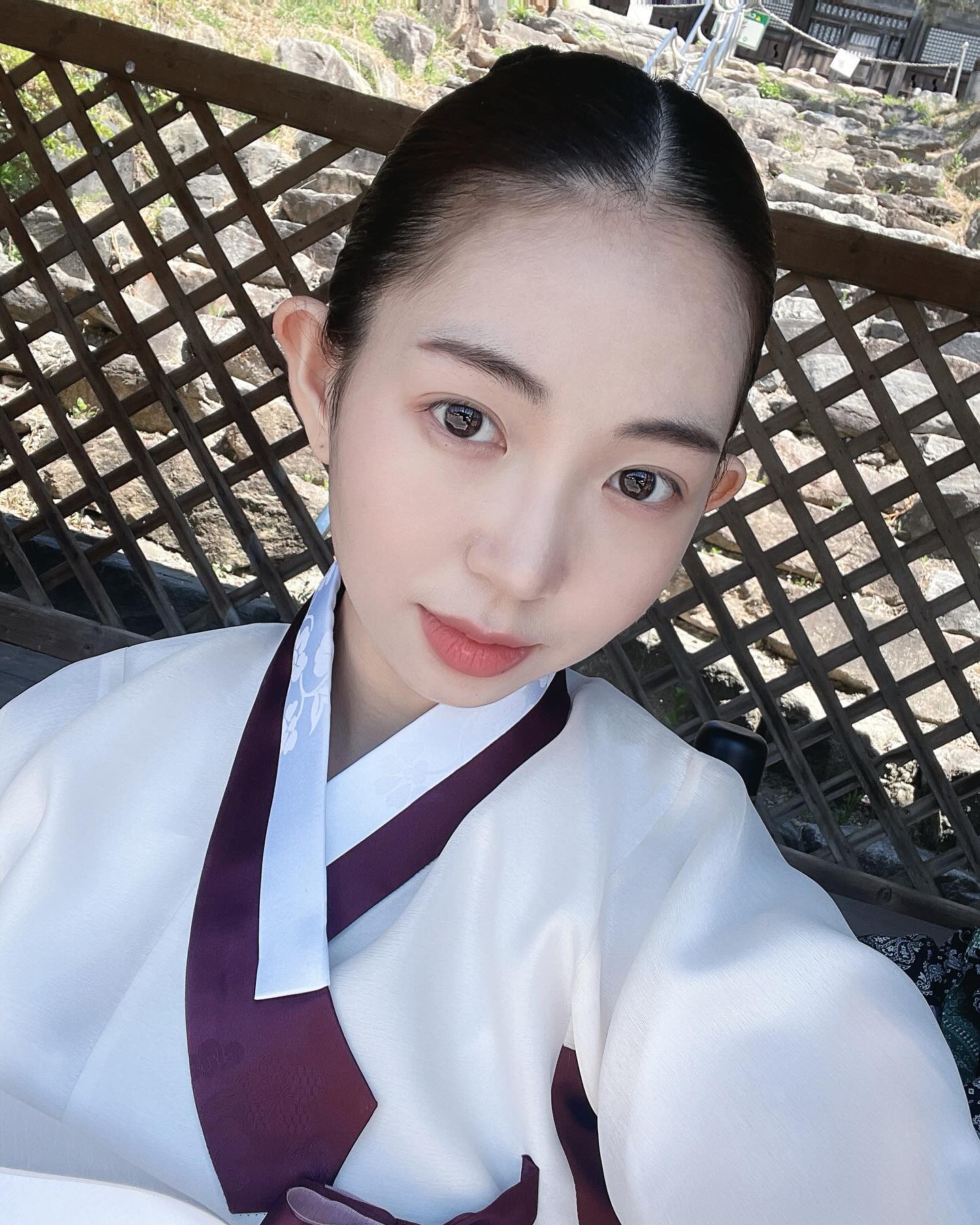 2023 아마존프라임
<내 남자는 큐피드 My man is cupid>🧚‍♂️
영화 커플지옥-매직포션21 촬영 후 3개월 만에 다시 
드라마로 만난 쌍용조명감독님이 너무 반가웠었던!!✨✨✨
조명 더 신경써주신건 안비밀🫶그리고 아침 일찍부터 대장금파크까지 같이 움직여주신 울 엄마 매니저 감사합니다😁🩷 따뜻하고 시원하고(?) 햇빛 촤르르- 좋은 계절에 나에겐 첫 사극(??) 히히 많관부!