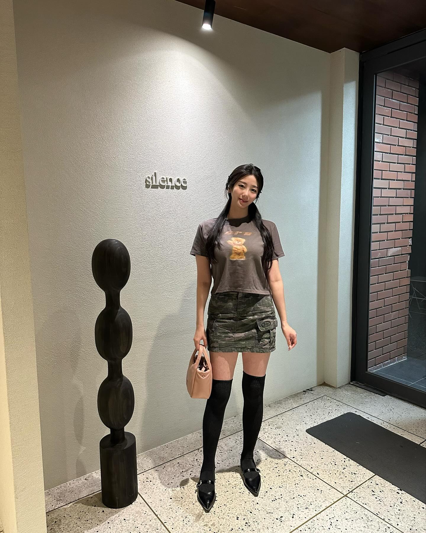 ⠀
#ad 내가 좋아하는 브랜드 앤디아더✨🎀 힙하고 귀엽고
⠀
자사몰에서 신상 10% 할인중~
⠀
andtheother_official #앤디아더 #andtheother 
#치마 #카고치마 #봄코디 #반팔코디 #코디추천 #포켓스커트 #ootd