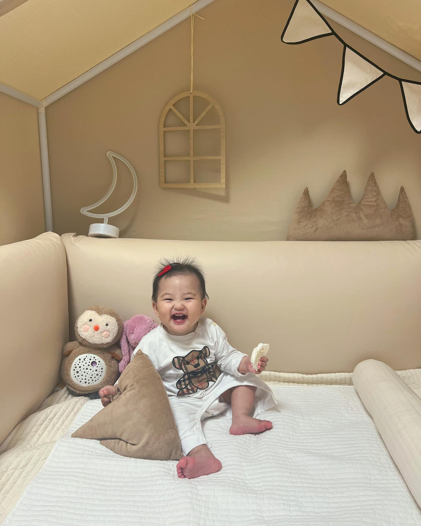 소중한 나의 사랑둥이들ෆ
이젠 만져도 가만히 있고 은근슬쩍 시은이 침대에 들어와 옆에 몰래 같이 자는 설이도, 그런 설이를 한결같이 좋아해주는 시은이도 너무너무 사랑해🤍
D+299ෆ
#말랑콩떡아기 #시은이기록👼🏻
#애묘육아