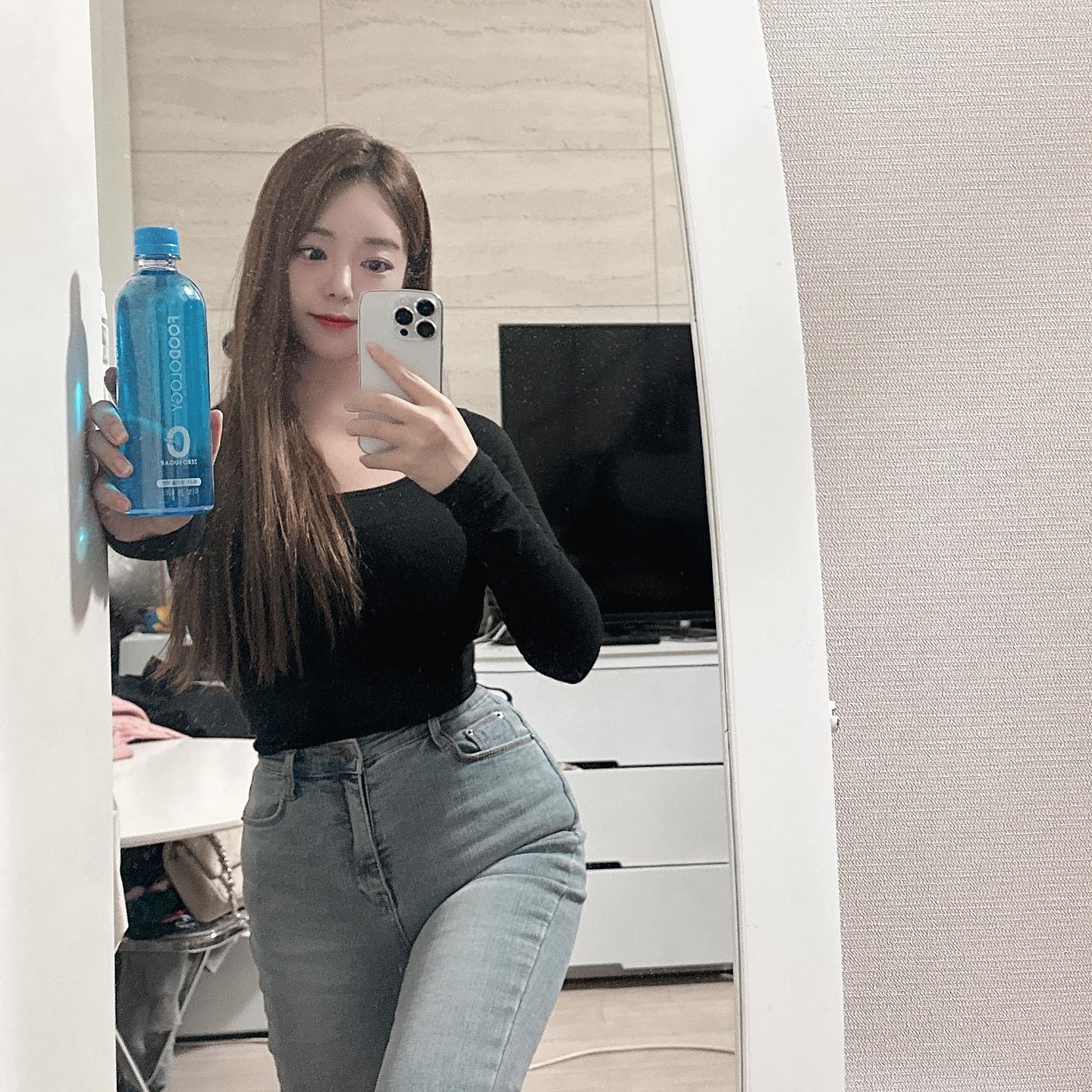 #협찬 #터보붐워터 몸을 위한 무설탕 저칼로리 파란물!!

설탕 카페인 지방이 없어 마시기 너무 좋구요ㅎㅎ
라임/레몬 맛으로 쌍콤하게 마시기 딱 좋아요!!

GS 편의점에서 구매할 수 있으니 한 번 마셔볼까요!?☺️

#파란물 #편의점신상 #에너지드링크 #아르기닌 #제로음료 #GS25 #신상음료 #GS터보붐워터 #헬스부스터 #에너지음료 #GS신상 #GS음료 #스포츠음료