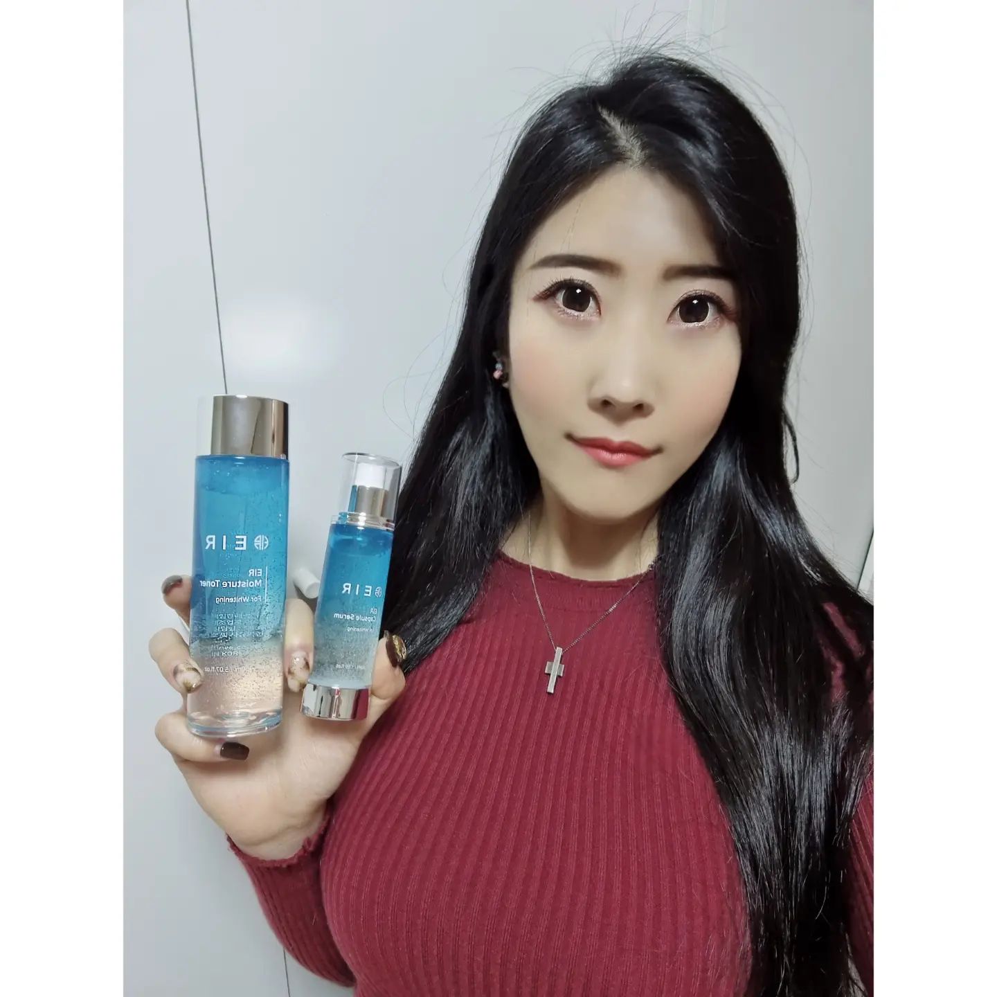 #협찬 #에이르 #토너세럼크림 #스킨케어 
대한민국 프리미엄 스파 NO.1 스파에이르의 노하우로 만든 기능성 화장품! 프리미엄 에스테틱에서 사용하고 있는 화장품이라 믿고 사용 하구 있어요 ~
👉토너의 주성분: 피부미백에 도움을 주는 나이아신아마이드, 화이트 플라워 콤플렉스, 목련꽃,엘더꽃 아카시아 나무 꽃 추출물 함유, 피부보습을 돕는 3중 히알루론산, 5사지 펩타이드 복합체 함유, 수분막을 유지 시켜주는 14사지 식물추출물 함유, 영양공급과 탄력증진을 도우는 아세틸핵사펩타이드 성분 함유, 진정케어를 돕는 병풀추출물, 황금추출물, 알로에베라 함유, 유수분 밸런스를 잡아주는 감나무 추출물 함유.
👉세럼의 주성분: 피부미백에 도움을 주는 나이아신아마이드, 멜라화이트복합제, 쥐철손이 추출물 함유, 피부개선을 도우는 아데노신, 아르기닌, EGF 성장인자 성분 함유, 진정에 도움을 주는 쇠비름 추출물,  알로에베라 추출물, 알란토인 추출물 함유, 보습을 촉촉하게 해 주는 고농축 오일& 3중 히알루론산 함유.
👉크림의 주성분: 대표적으로 알려진 미백케어 성분인 알부틴 보다 3.6배 높은 털쥐손이, 목단피, 갈근등 자연 추출물 함유, 병풀추출물, 녹차추출물, 로즈마리잎 , 황금추출물,  스쿠알란,  동백꽃오일, 호호바씨오일 함유.
에이르 화장품은 보습과 진정, 노화사인 개선, 유수분 밸런스, 이화여대 천연 미백기능성 특허를 적용하여 미백기능성이 아주 뛰어난 화장품으로 기초케어와 더불어 피부미백을 집중적으로 케어하고 싶은 분들에게 추천 드려요~
20대후반부커 40대까지 다양한 연령층이 사용하기 좋은 제품이라 지인분들 선물로도 너무 좋은거 같아요 ! 강려크하게  추천 드립니당 👍👍
.
.
#에이르화장품 #스파에이르 #미백기능성화장품, #화이트닝화장품#kiecommerce #미백케어 #미백화장품 #화이트닝화장품 #화이트닝토너 #화이트닝세럼 #화이트닝크림 #미백토너 #미백세럼 #미백크림 #뷰티스타그램 #뷰티템추첨 #기초스킨케어 #뷰티그램 #뷰티인플루언서 
k_in@k_influencer_ecommerce 
formeus1 formeus_busan