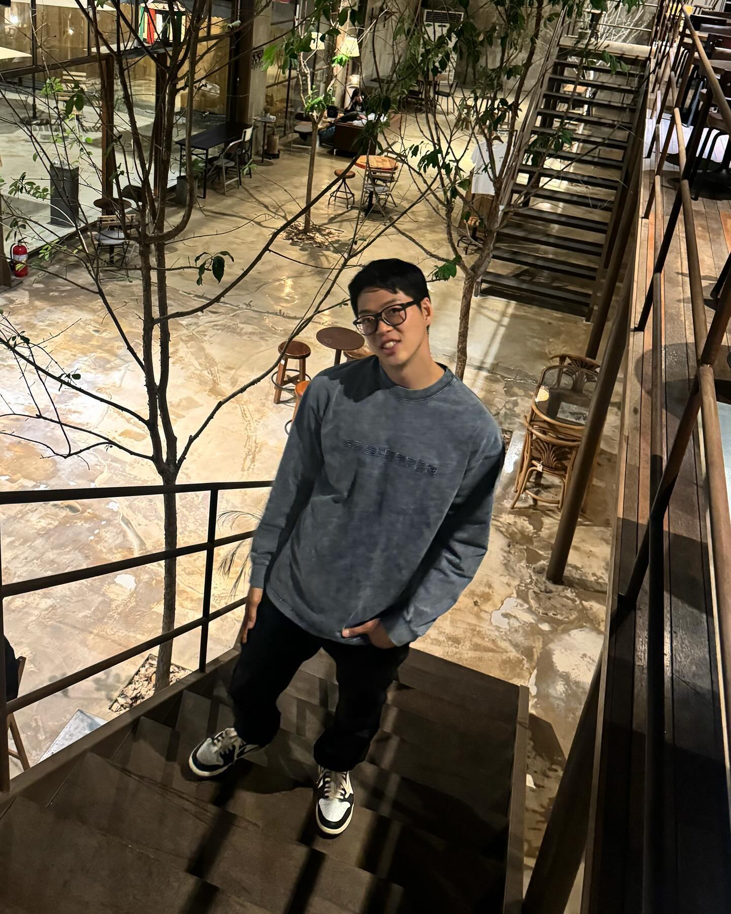 오웅예~ 삐딱하게🐸

피에스쇼퍼의 스톤 워싱 롱슬리브!! 요즘같이 일교차 큰 봄에는 따기야!!!
부드러운 원단과 자연스러운 워싱!! 넉넉한 핏!! 넘흐 좋쟈냐

#협찬 psshopper_company 
#psshopper #피에스쇼퍼 #스톤워싱롱슬리브 #스톤워싱긴팔티 #피그먼트긴팔티