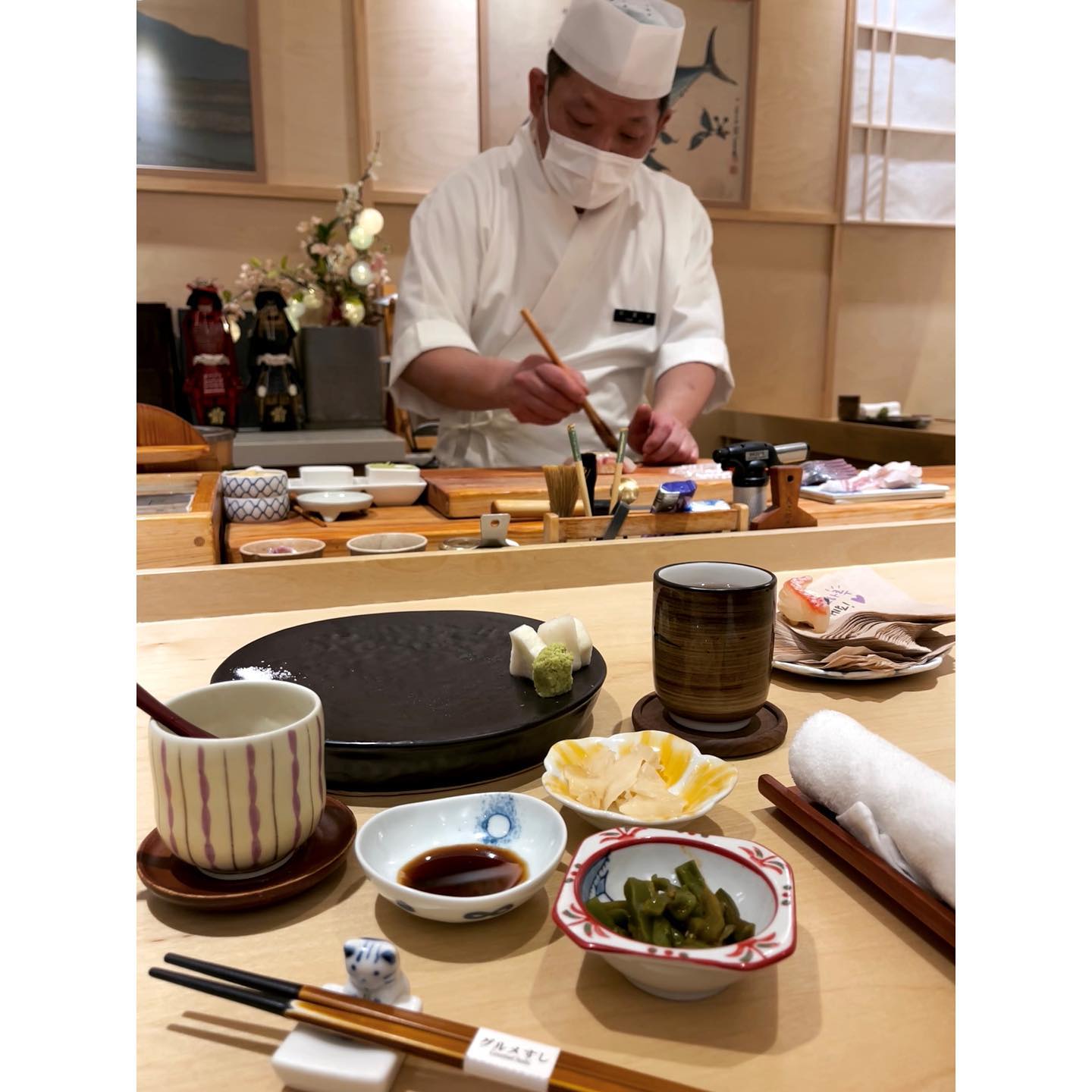 𖤐
하나하나 다 맛있었던…♡

윤정언니랑 8시간 풀타임으로
시간 가는줄 몰랐던 날 😄
_
#논현동맛집
#구루메스시 
#오마카세