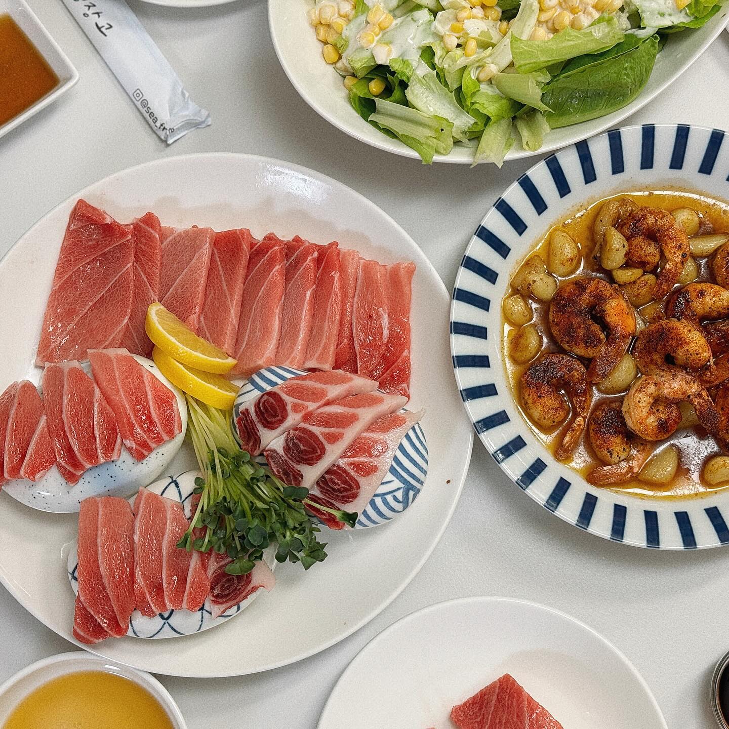 🍣
-
게임을 좋아라는 이모가 왔다
같이 닌텐도 할 수 있어서 예준이 신남 🎶
예리는 이모와서 맛있는거 먹을 수 있어서 신남ㅋㅋ
남편은 또 열심히 요리하고 ㅎㅎ
나는 좋다
.
.
#예예남매🧒🏻💖👧🏻
.
.
#참치회
#감바스
#참치초밥
#스테이크
#라면