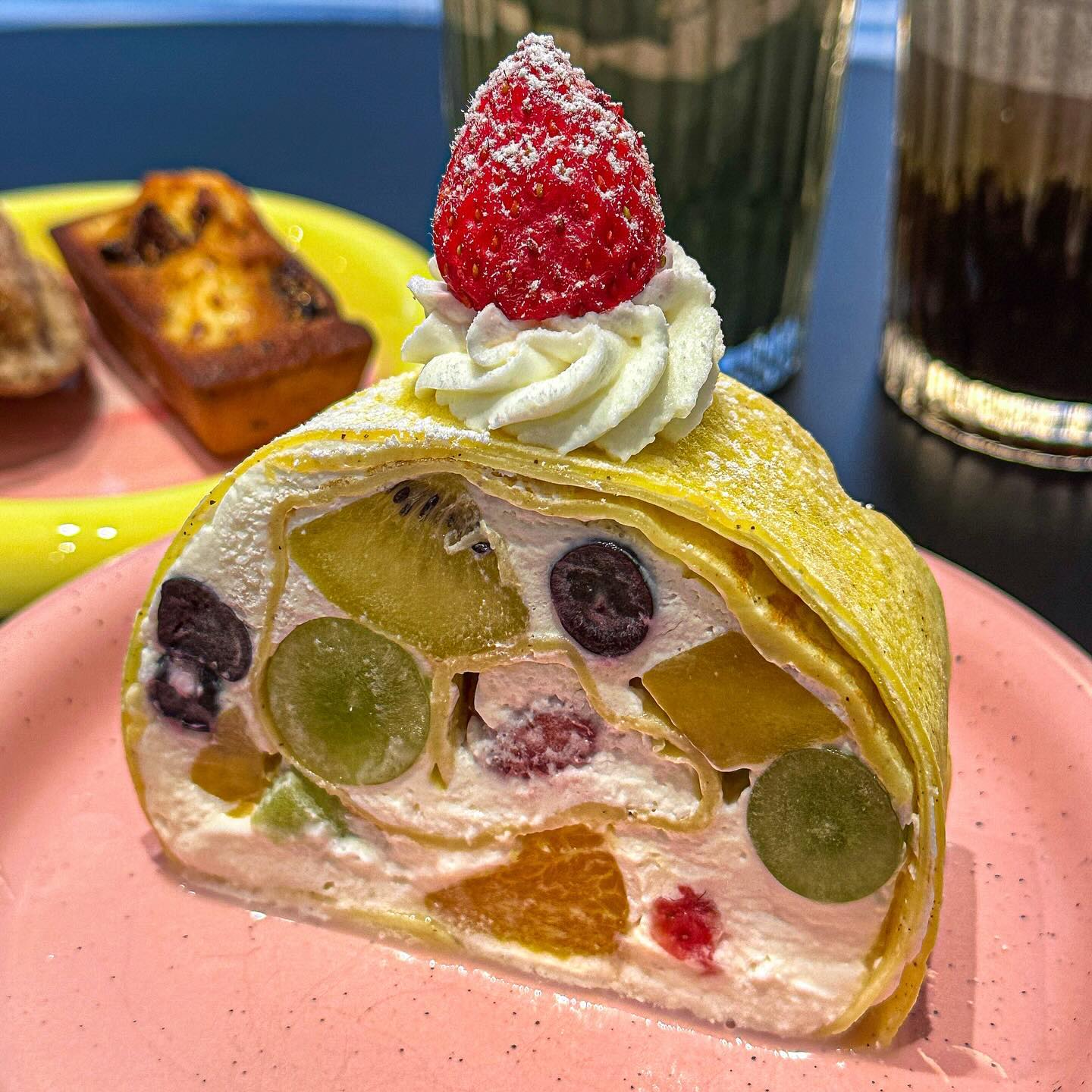 ⠀
군자역에 새로 생긴 핫플 #카페FCC
⠀
요즘 제일 핫한 신상 디저트 #크루키 🍪🥐
달콤한 크림과 제철과일로 상큼함이 어우러진
입살녹인 후르츠 롤 크레이프 😍
⠀
여기에 시그니처 음료 흑임자슈페너/쑥절미라떼
맛없없 조합에 심장이 두근두근 💕
⠀
다양한 구움과자들까지 디저트 천국👍
⠀
미드센츄리 인테리어에 또 오고 싶은 카페
더 유명해지기 전에 고고하세요 🤎
⠀
⠀
✅서울시 광진구 중곡동 134-1
⠀
⠀
⠀
⠀
#협찬 #군자카페 #군자역카페 #건대카페 #세종대카페 #카페추천 #미드센츄리 #건대핫플 #세종대핫플 #커피맛집 #롤크레이프 #디저트맛집 #군자맛집 #군자디저트 #군자역디저트