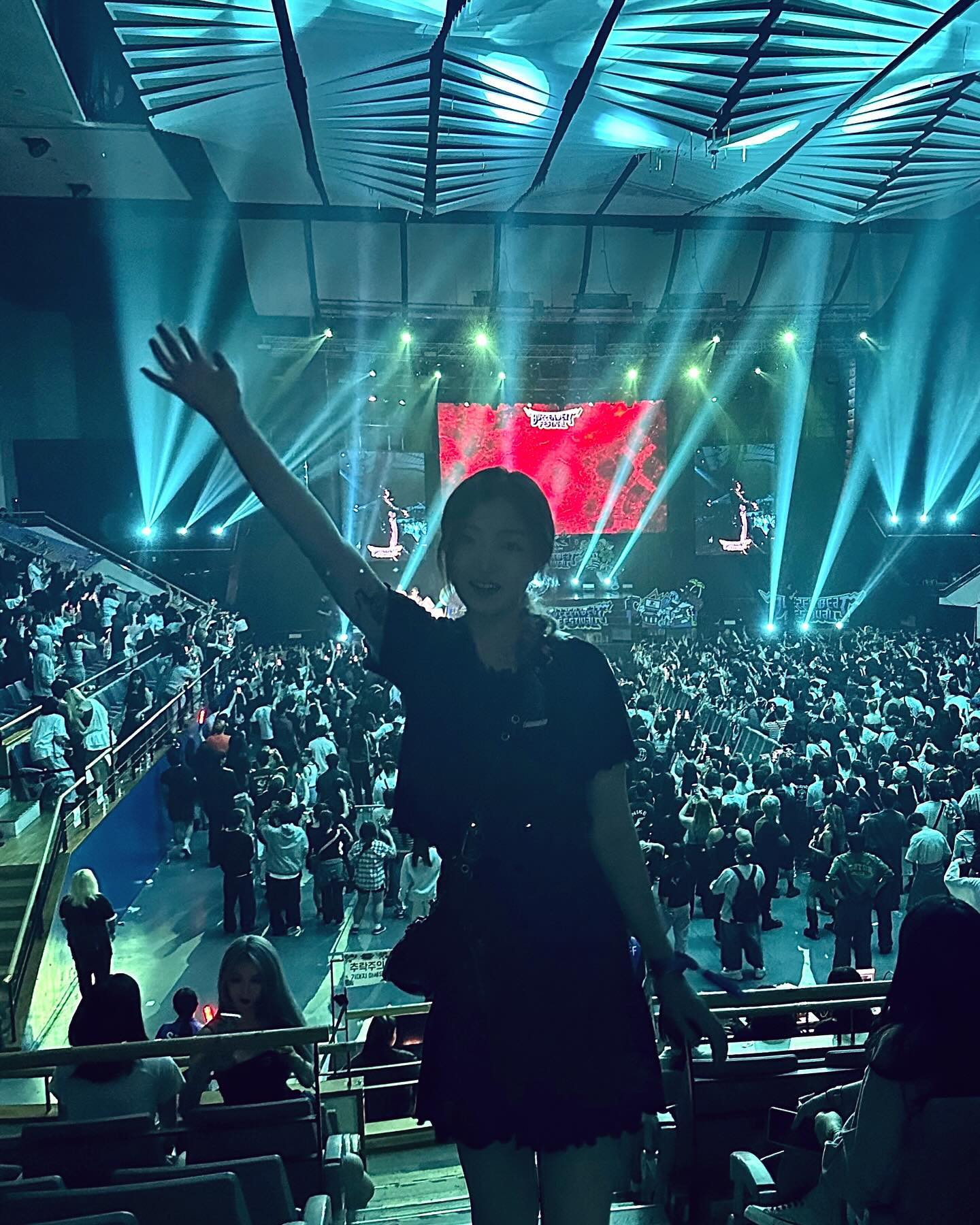 나한텐 버저비트가 코첼라였다 🫶🏻 buzzerbeatfestival 
행복 이거였네🖤

-
-
-
-
-
-
-
-
-

#버저비트페스티벌#슈퍼이끌림
#양홍원#한요한#지스트#던밀스#스키니브라운#스카이민혁#원슈타인#키드밀리#블루#국힙 🤎🩶🤍